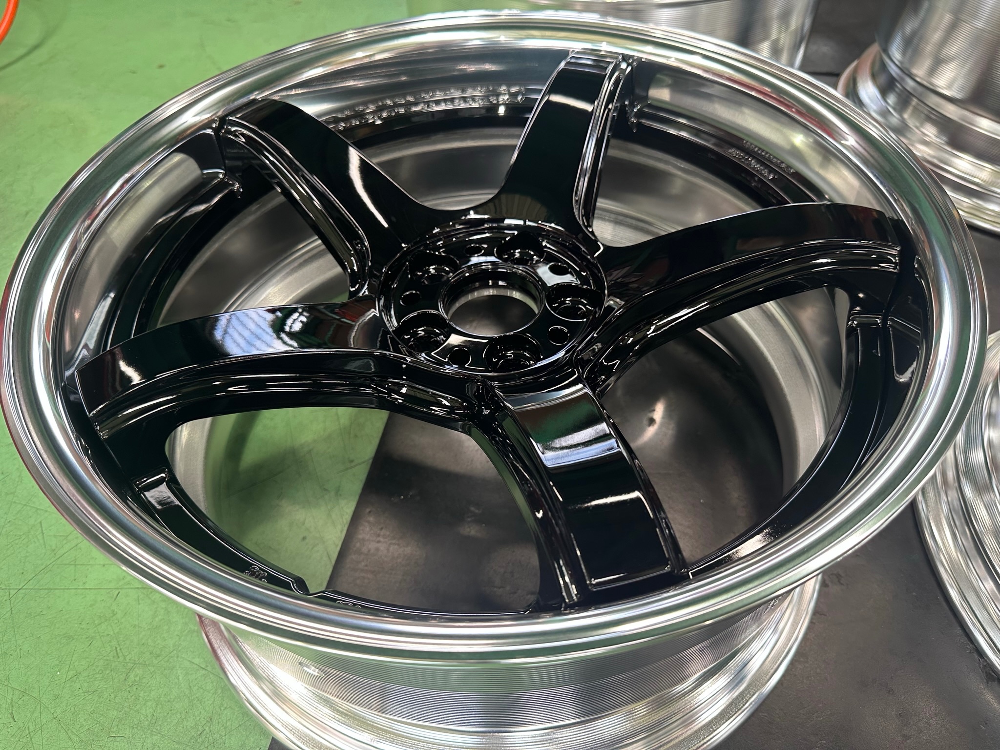 手16 18インチ T5R 2P 4本 ワーク ワーク エモーション T5R 2P 18インチ - ジュリア 952