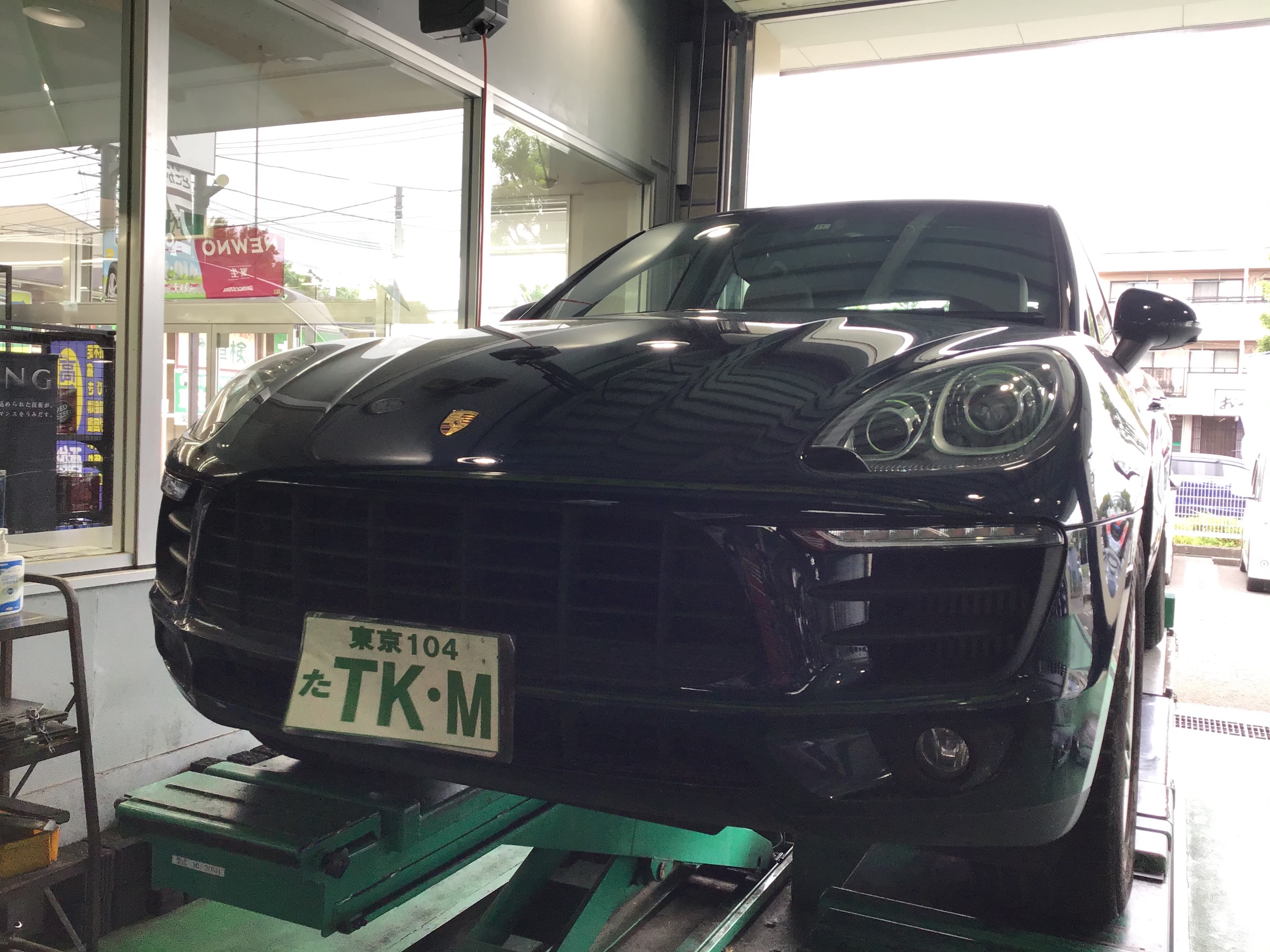 ポルシェ マカン タイヤ交換 アレンザLX100 | 店舗おススメ情報