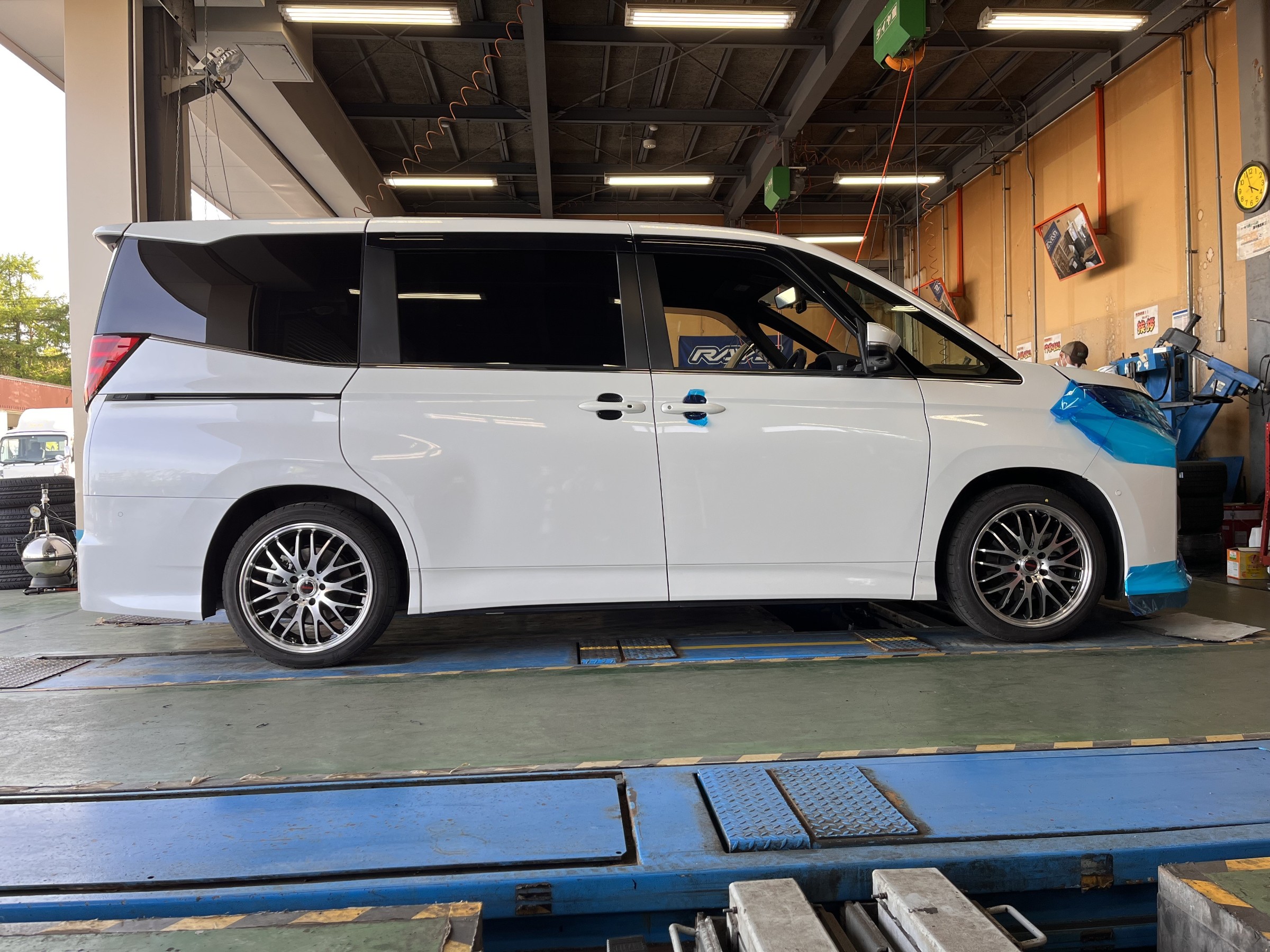 トヨタ 90系ノアに車高調を取り付けました！！～より