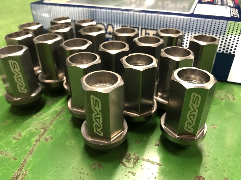 V37スカイライン（350GT FOUR HYBRID TypeSP） 19インチのVRX2装着