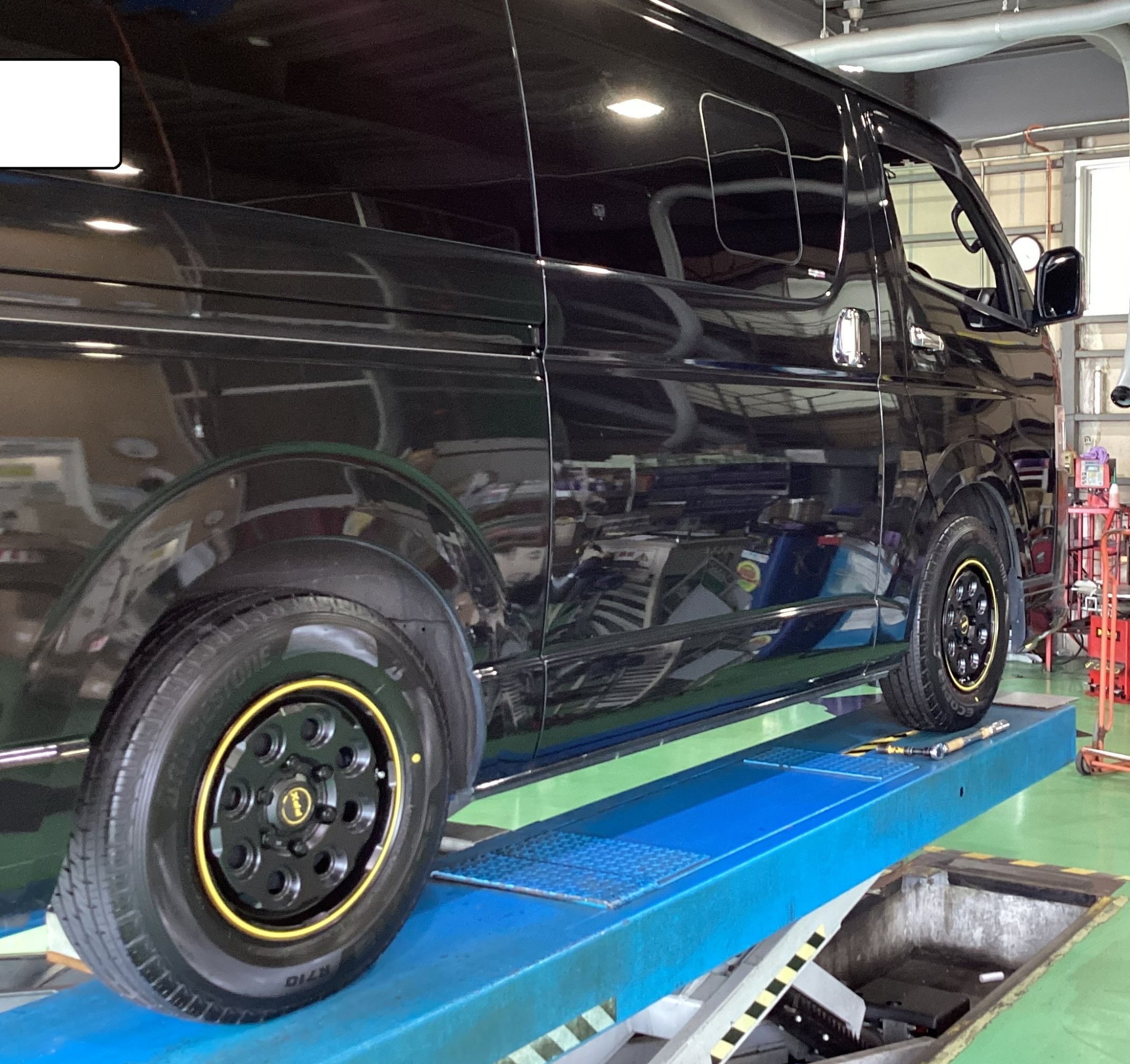 トヨタ ハイエース 】 アルミホイール＆タイヤセット新品交換