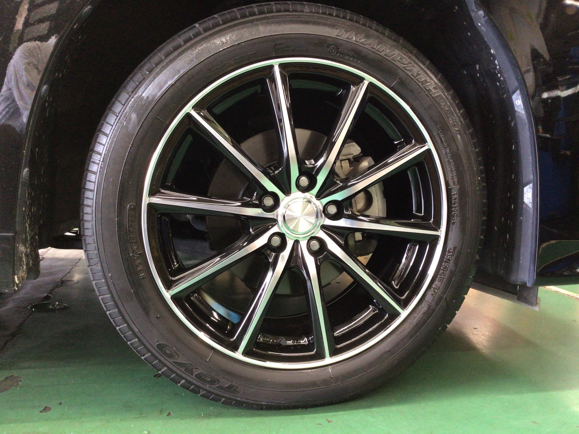 トヨタ・ヴェルファイア】アルミホイール交換作業（ブリヂストン