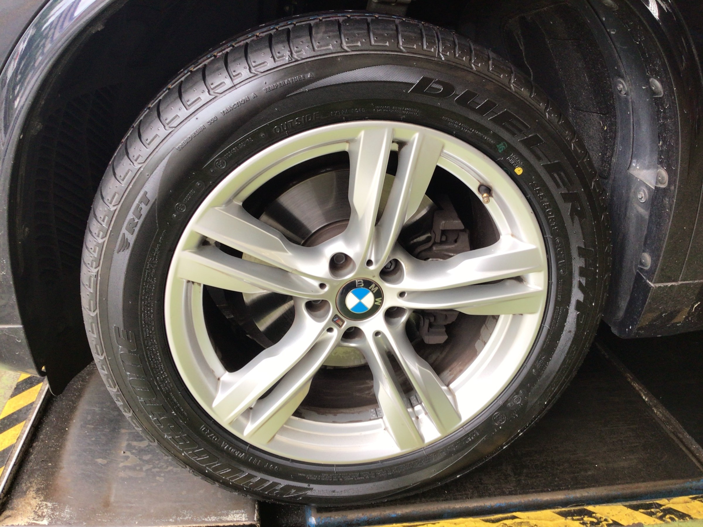 BMW X5 タイヤ交換＆アライメント調整！！ BMW X5 タイヤ タイヤ・ホイール関連 > 4輪トータルアライメント調整 サービス