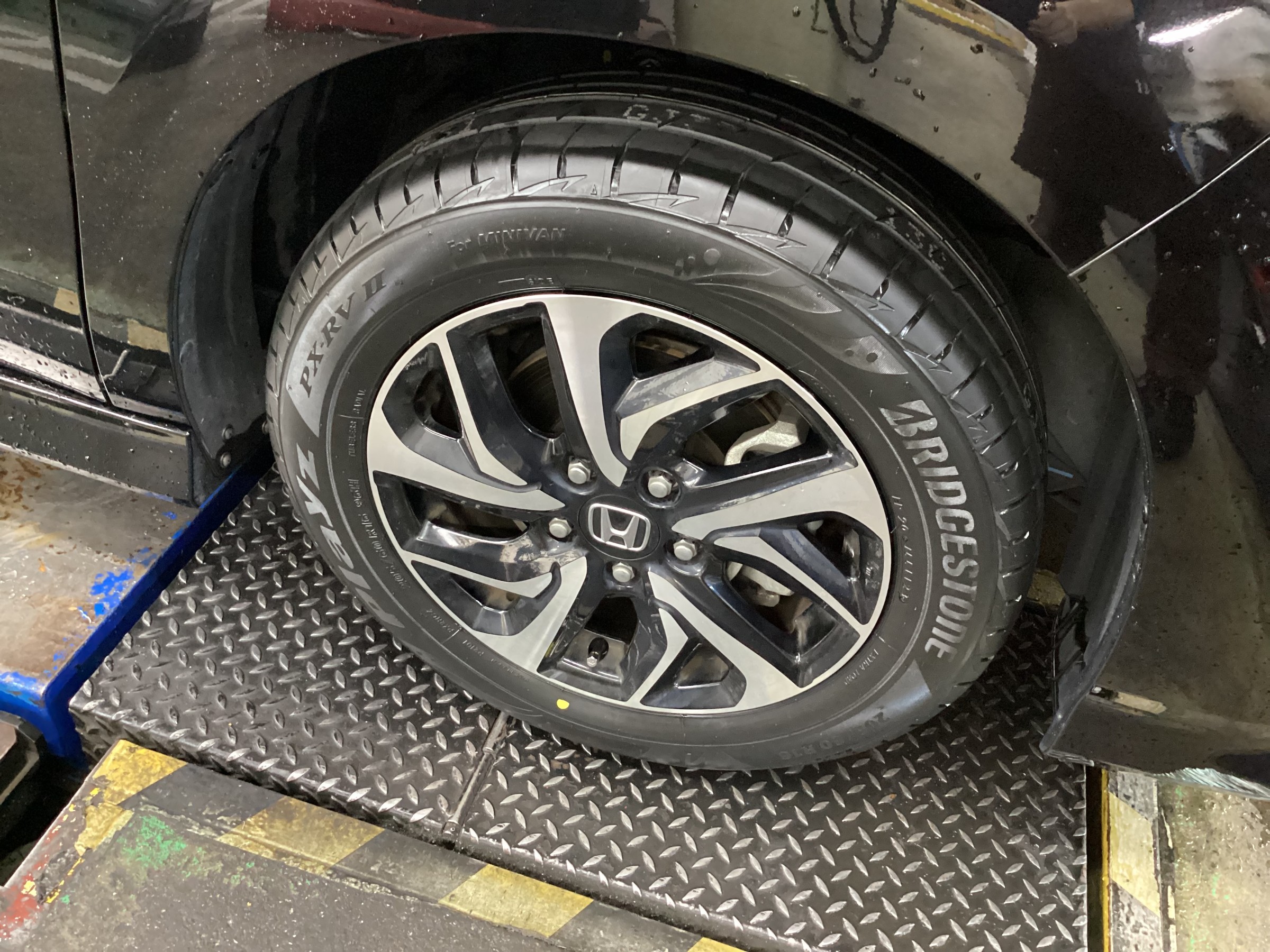 ホンダ　ステップワゴン　ブリヂストン　プレイズPX-RVⅡ　205/65R16
