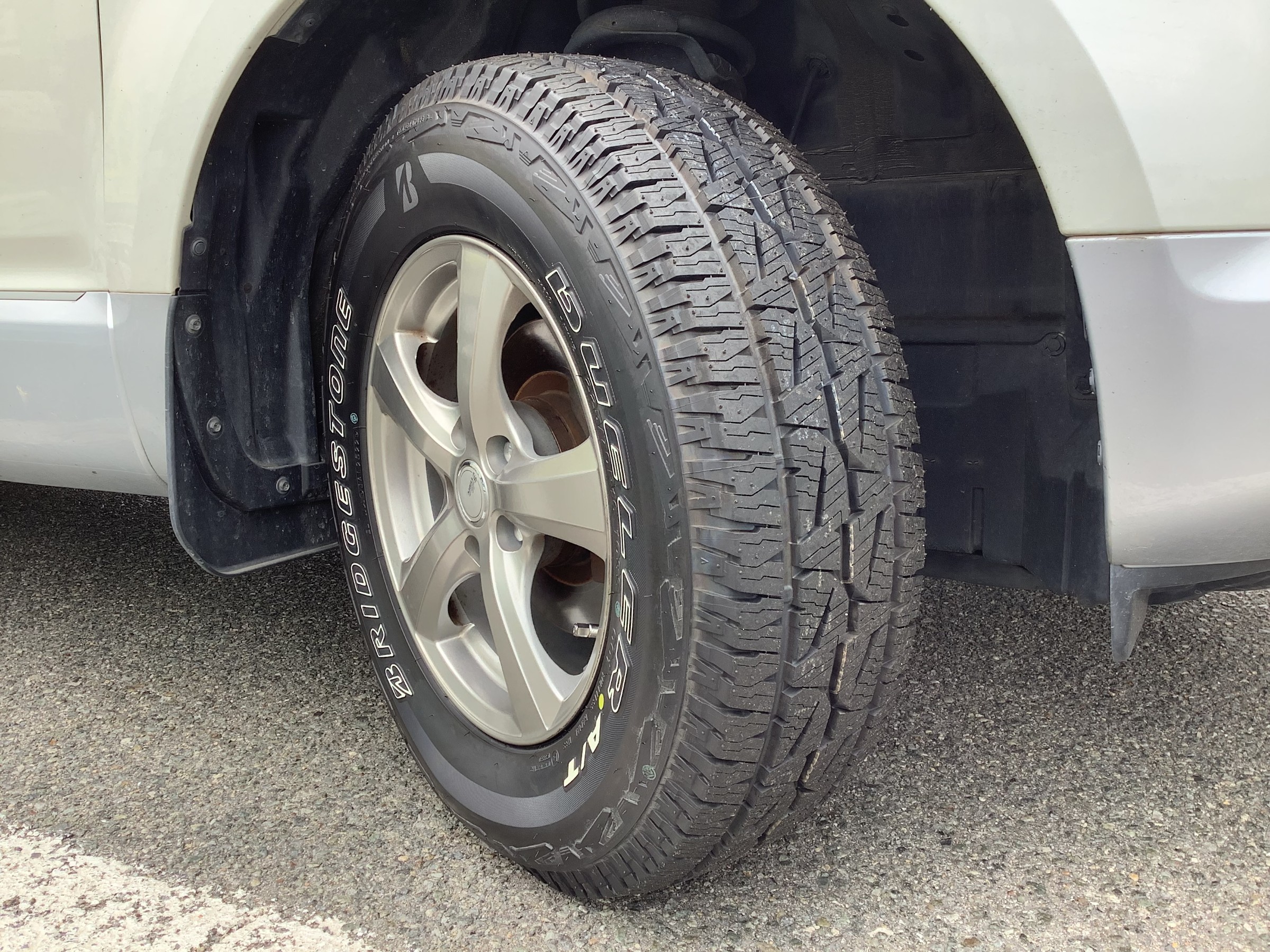 三菱 デリカD:5】タイヤ交換☆BSデューラーA/T001 225/70R16 103S