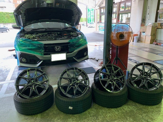 シビックハッチバック（FK7）車高調取り付け・ホイール交換(*'ω