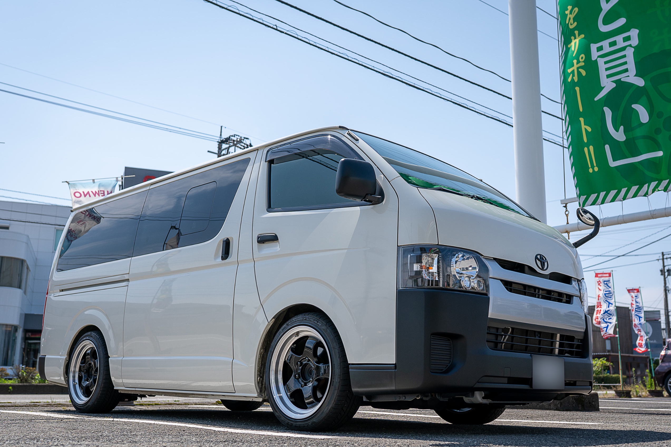 ハイエース200系 車高調整 アライメント | 店舗おススメ情報 | タイヤ 