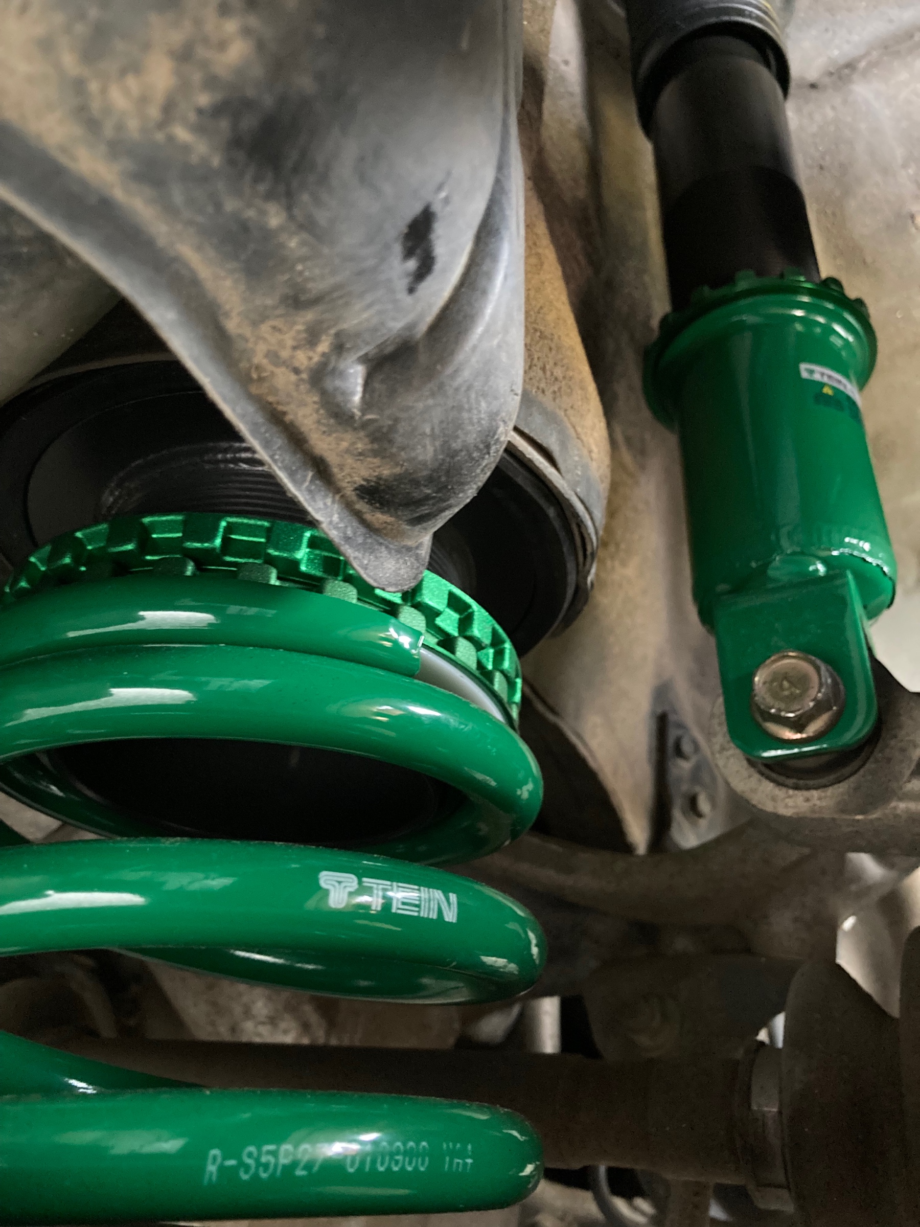 日産・フェアレディZ・Z33】長年お使いの足回りをリフレッシュ！TEIN車