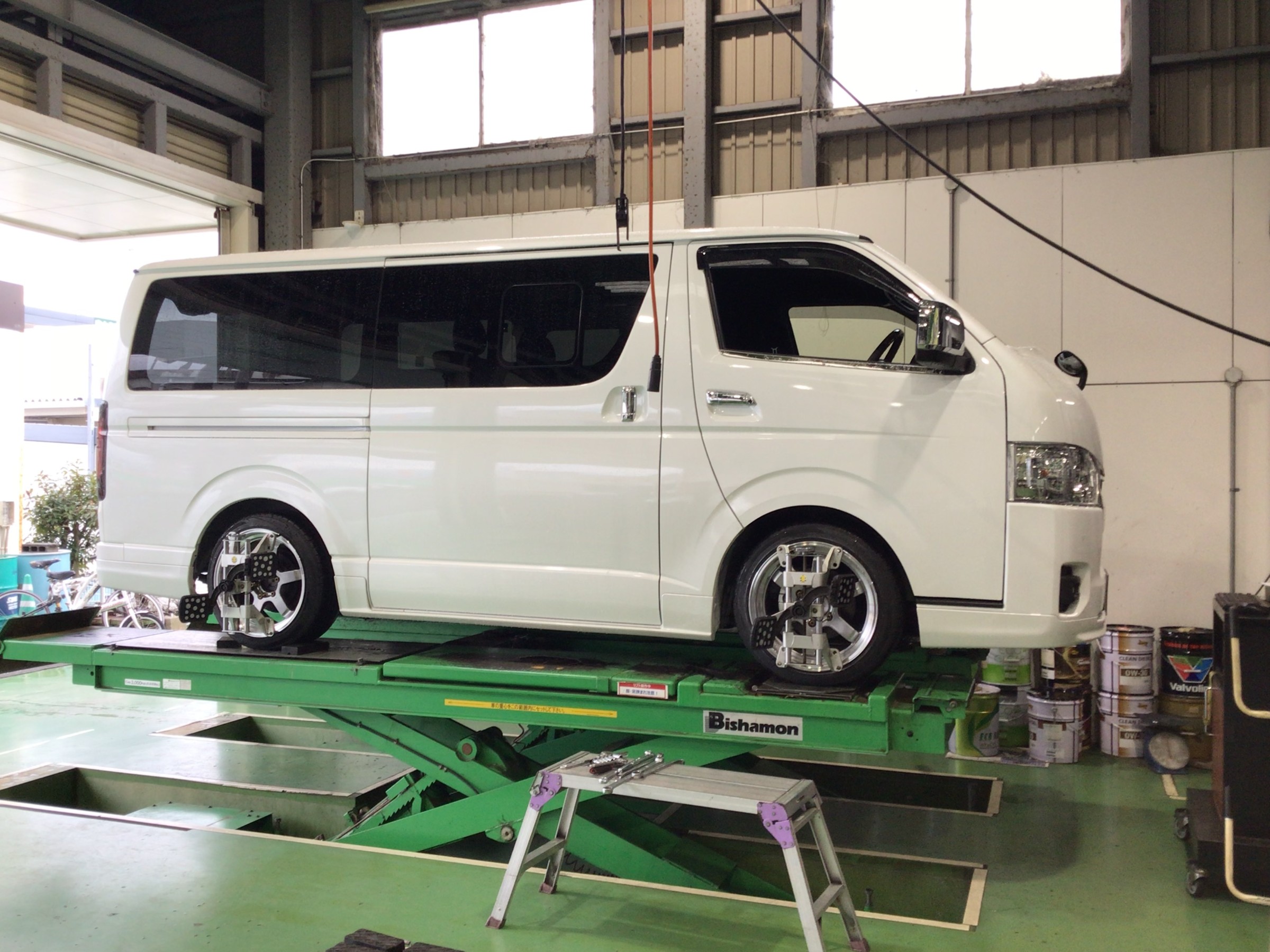 2025年最新】ハイエースの新車外しタイヤをお得に見つけよう！高