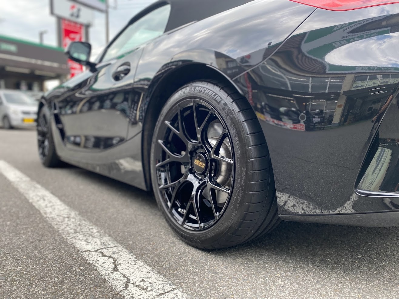 BMW Z4 【BBS RE-V7 取付】 | 店舗おススメ情報 | タイヤ館