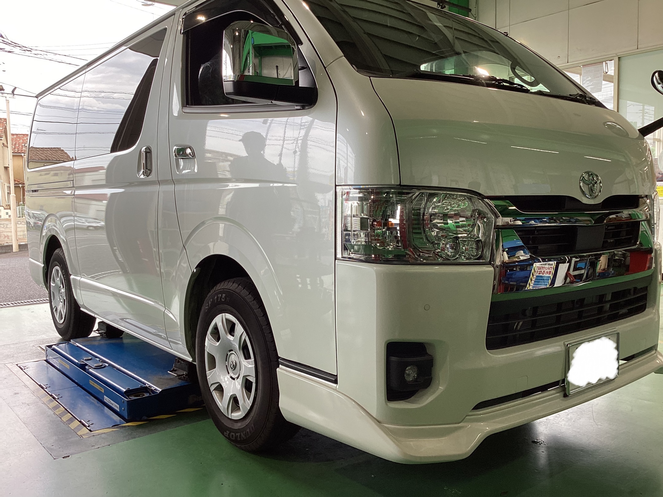 トヨタ ハイエース アルミホイール交換実施 | 店舗おススメ情報
