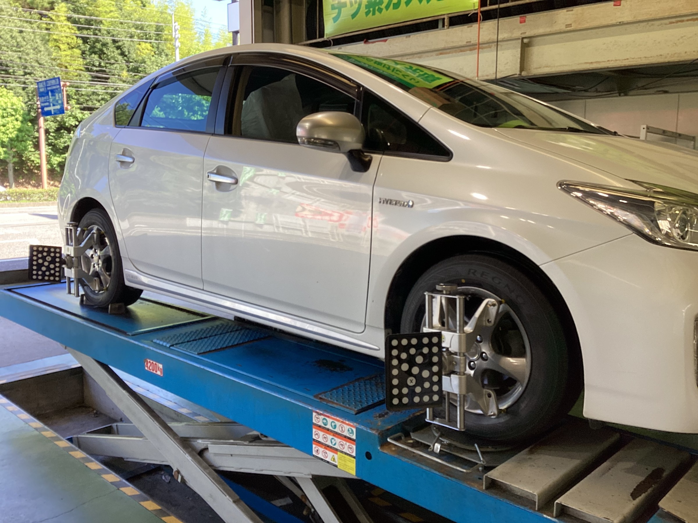 トヨタ　３０系プリウス　レグノGR-XⅡへタイヤ交換＆アライメント調整　タイヤ館五日市