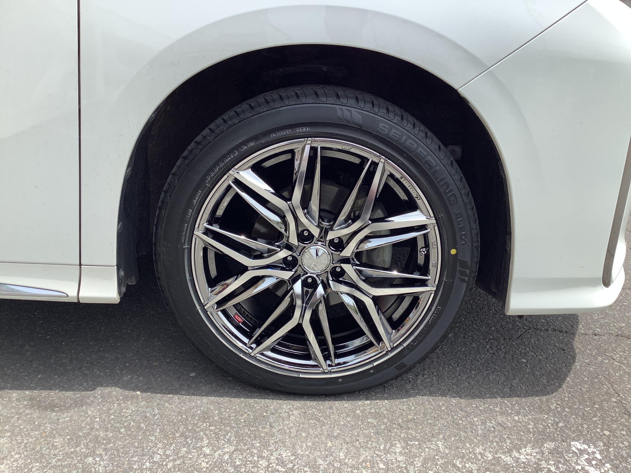 アルファリオン WINTER MAXX SJ8+ 40系アルファード専用 225/55R19 DUNLOP Exceeder