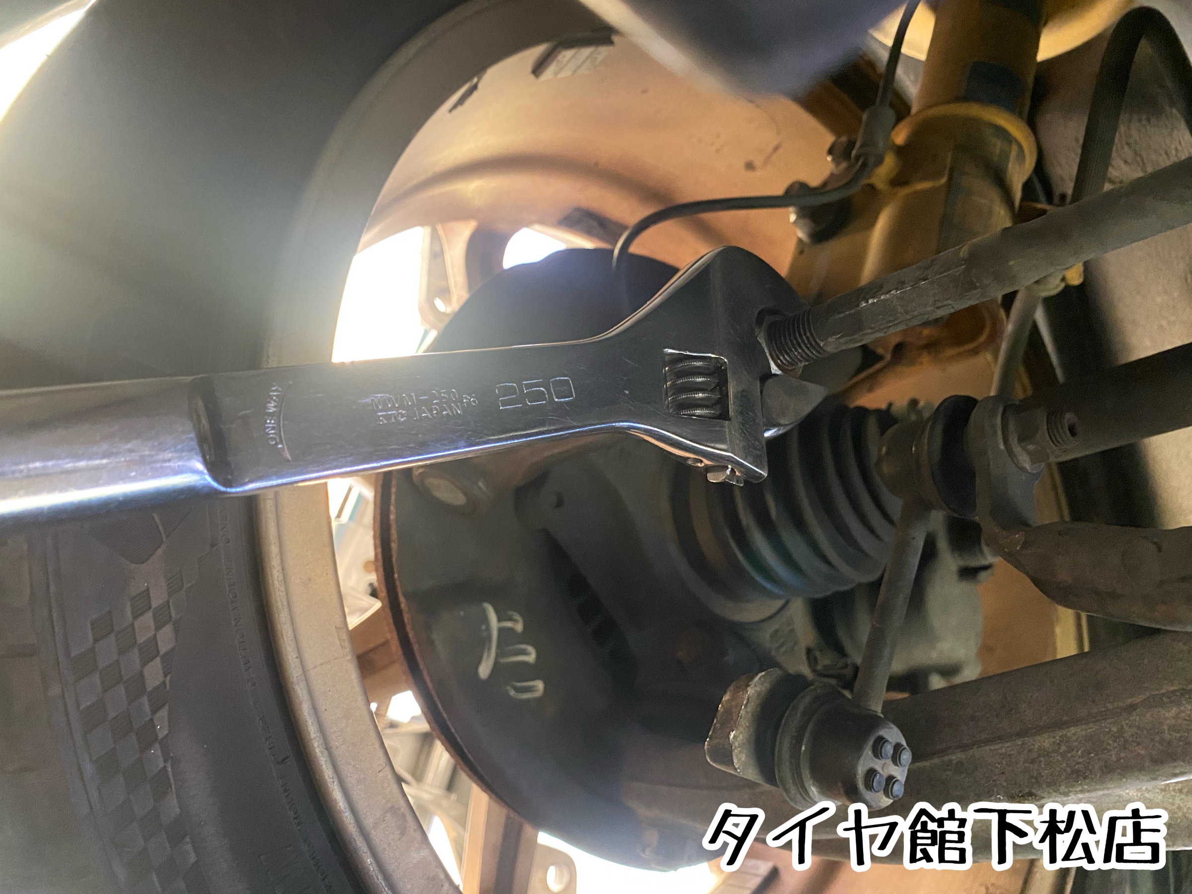 ブリヂストン　タイヤ館下松店　タイヤ交換　オイル交換　バッテリー交換　ワイパー交換　エアコンフィルター交換　アライメント調整　モボックス　スバル　レガシィ