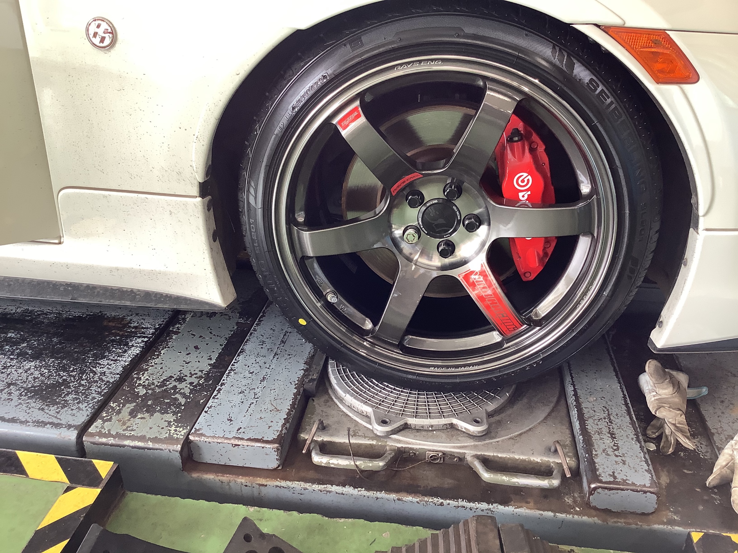 トヨタ：86 ZN6 ホイールセット取り付け作業です】 | 店舗お