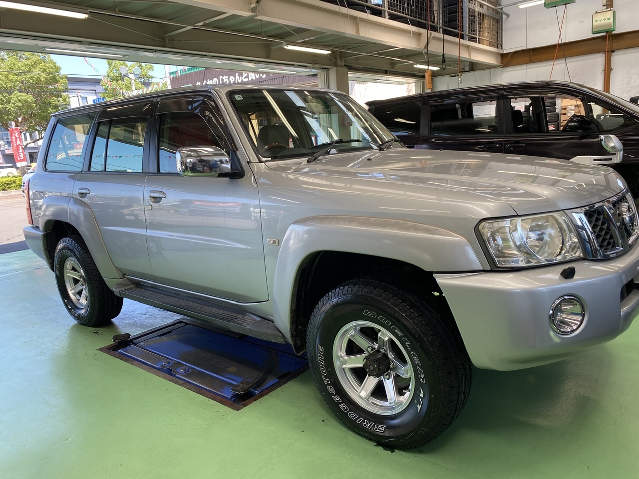 ニッサン WFGY61 サファリ】タイヤホイール交換のご紹介です ニッサン WFGY61 サファリ】タイヤホイール交換のご紹介です
