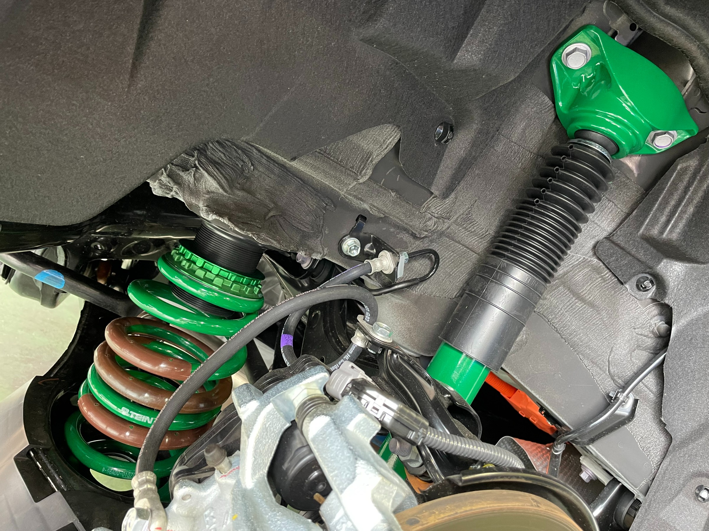 ハリアー車高調テインフレックスZ サスペンション足回り