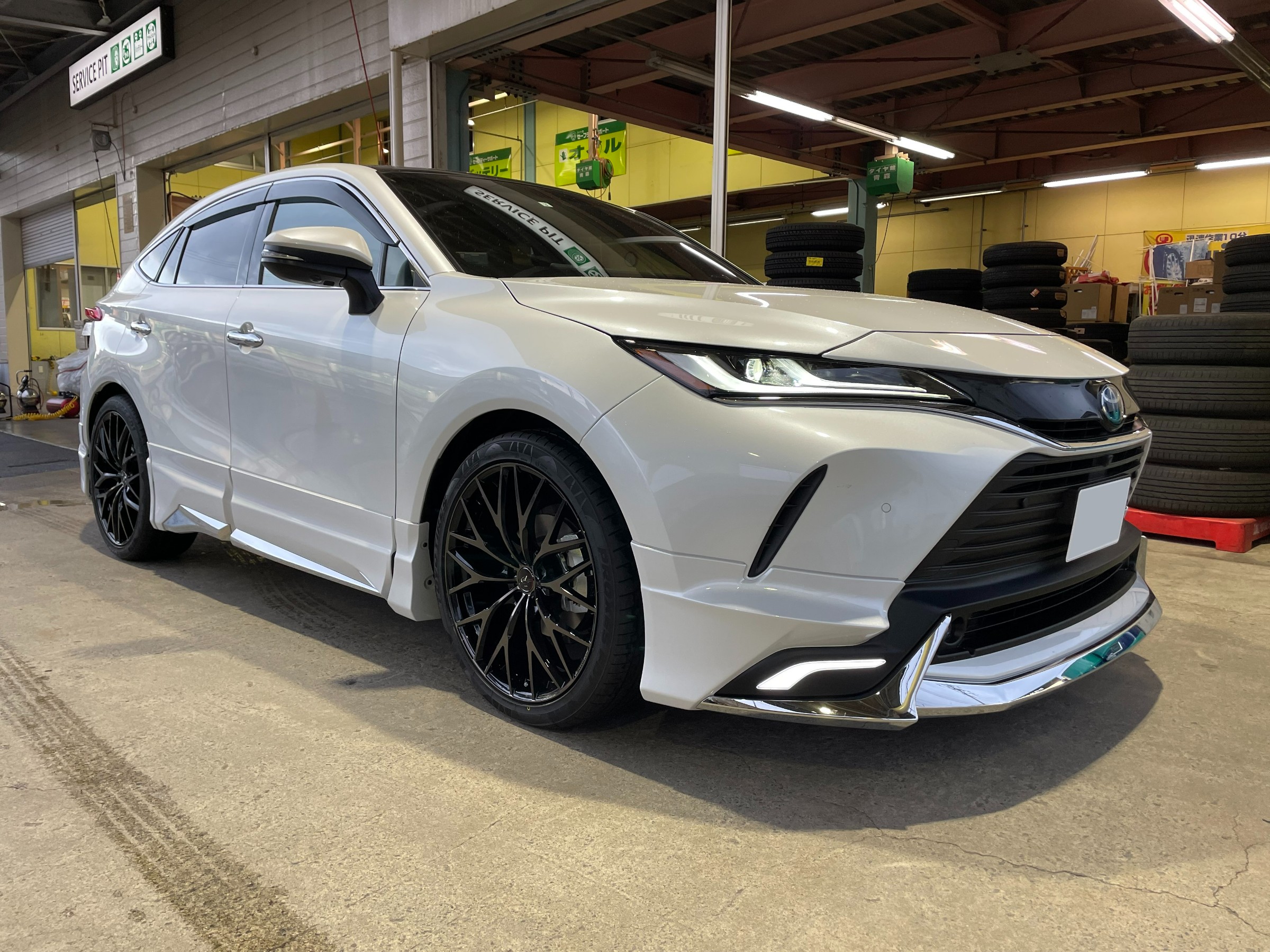 ハリアー】車高調＆ホイール交換で新車をカスタマイズ♪ | 店舗お 