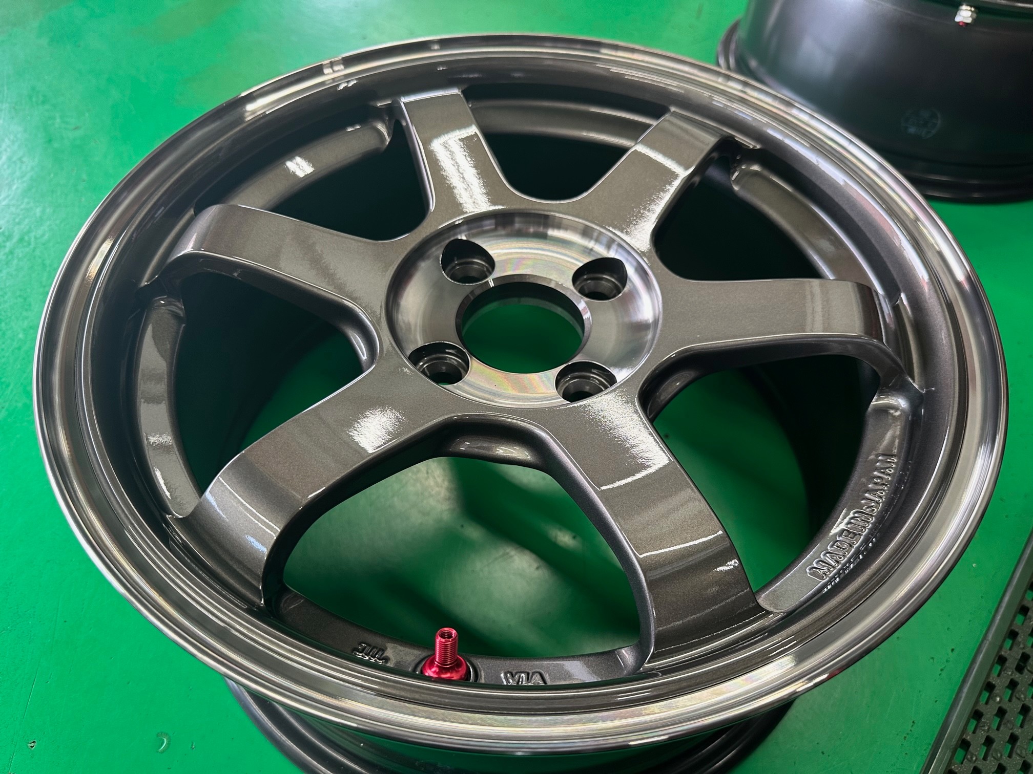 VW LUPO RAYS ボルクレーシングTE37SL ソニック 15インチ取付 | 店舗お