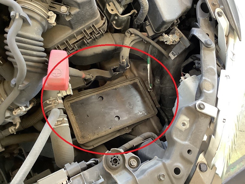 トヨタ　カローラフィールダー　バッテリー交換