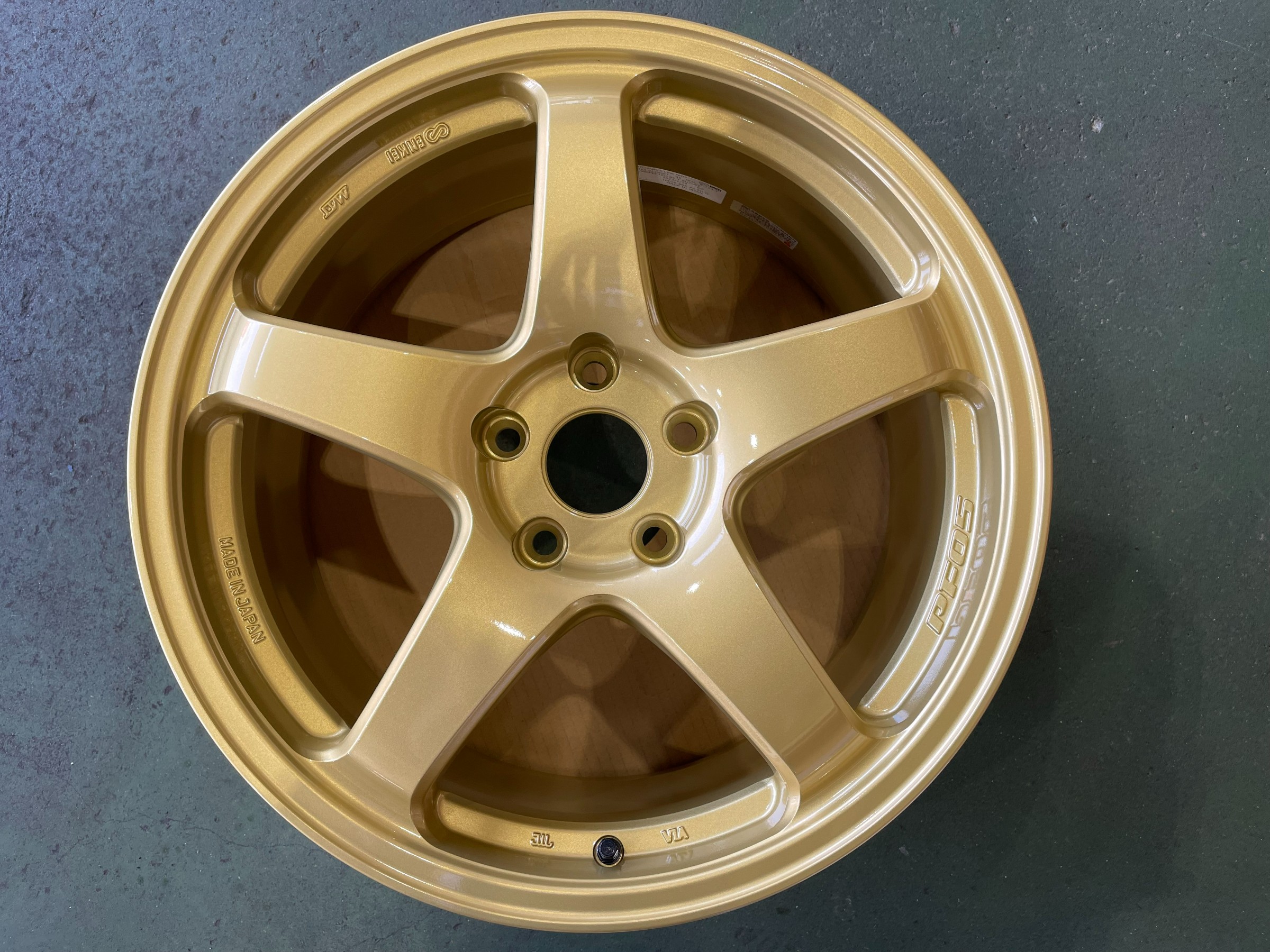ホイール、フックセット、ゴールド エンケイ】WRXにGOLDのホイールを！！【PF05】 | 店舗おススメ