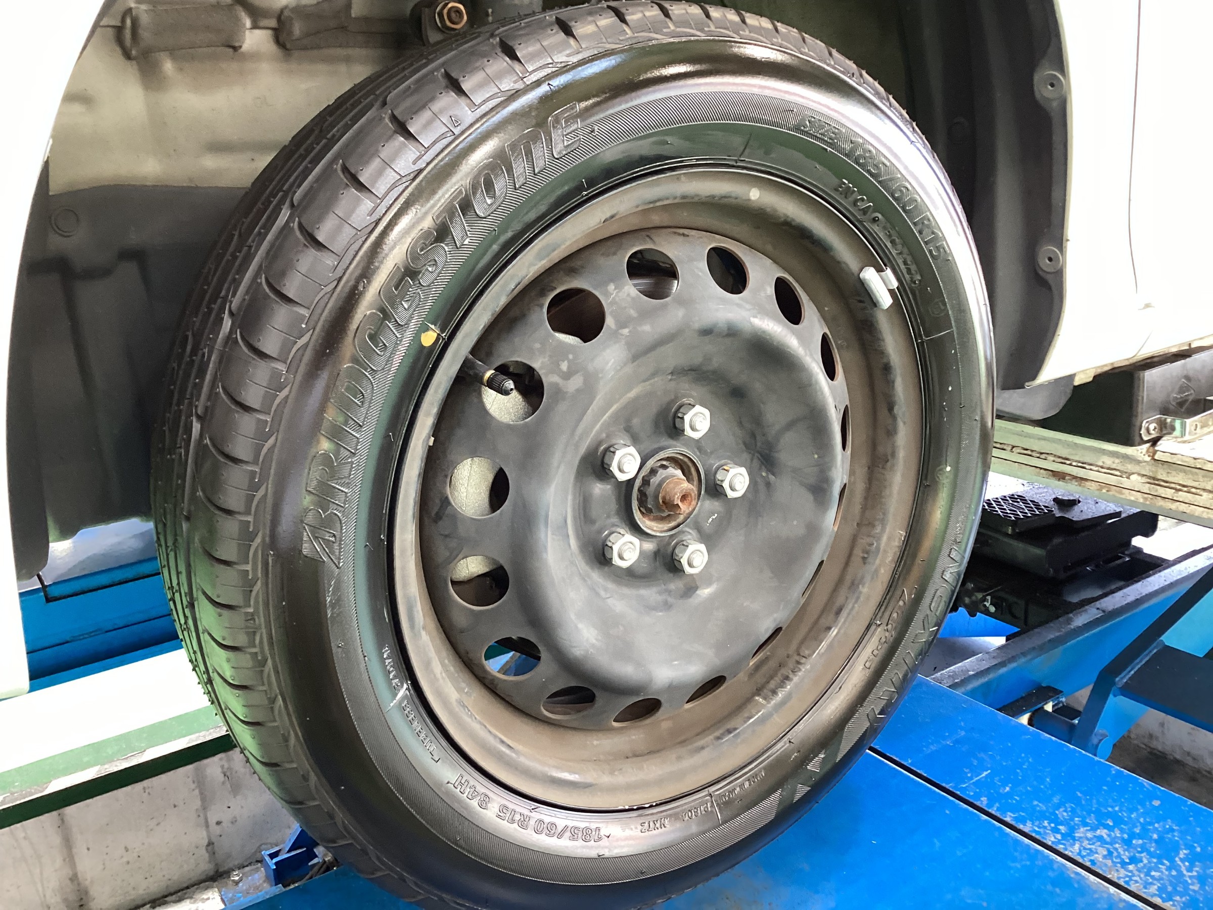 在庫があれば在庫処分価格でお買い得！！【 NEXTRY 185/60R15 】を