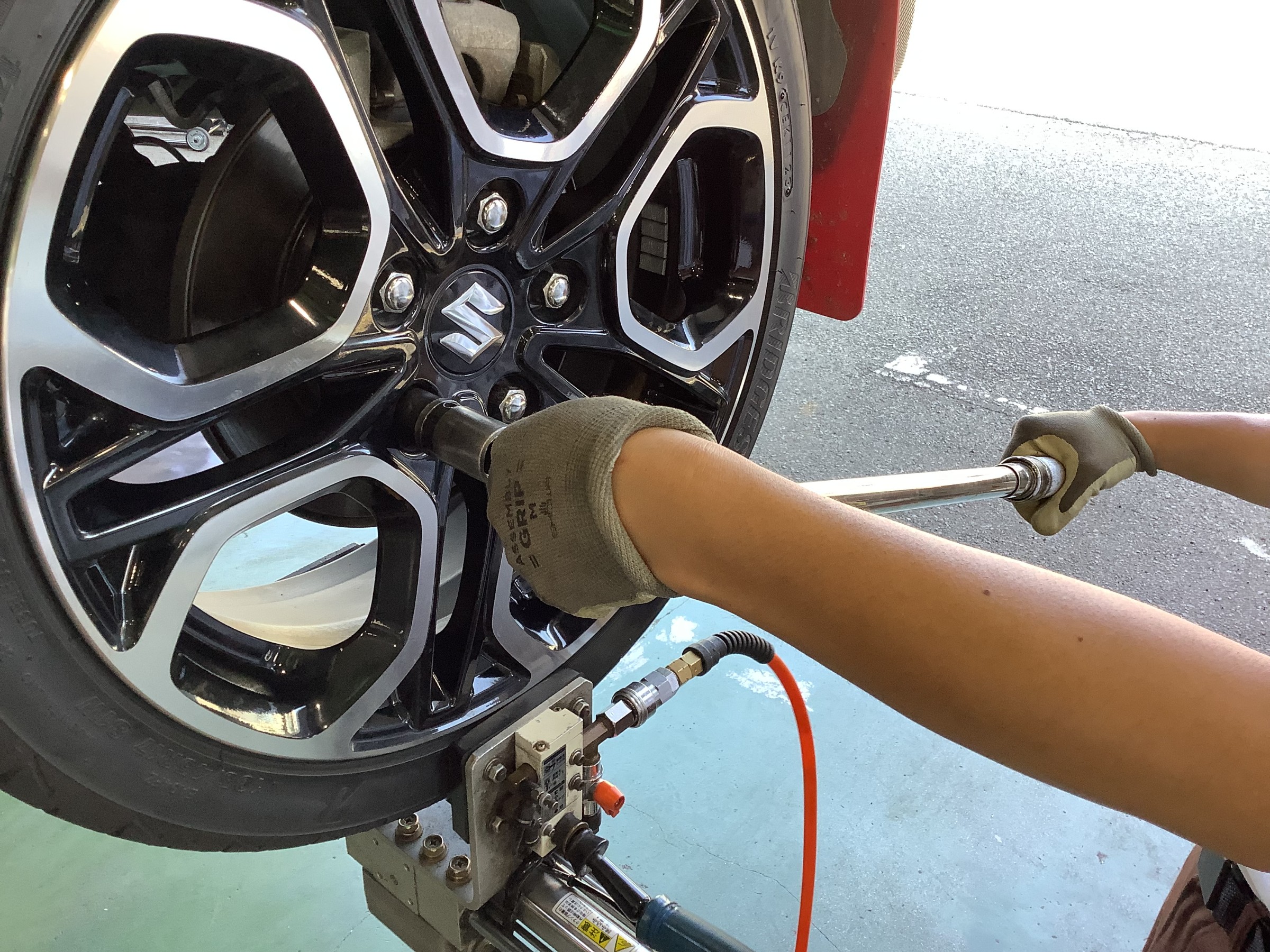 ZC33S スイフトスポーツ】タイヤ交換☆ 195/45R17 81W ☆ | 店舗 ZC33S スイフトスポーツ】タイヤ交換☆ 195/45R17 81W ☆ | 店舗