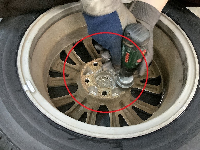 日産 セレナ タイヤ交換＆ハブ防錆 (⌒∇⌒) | 店舗おススメ情報