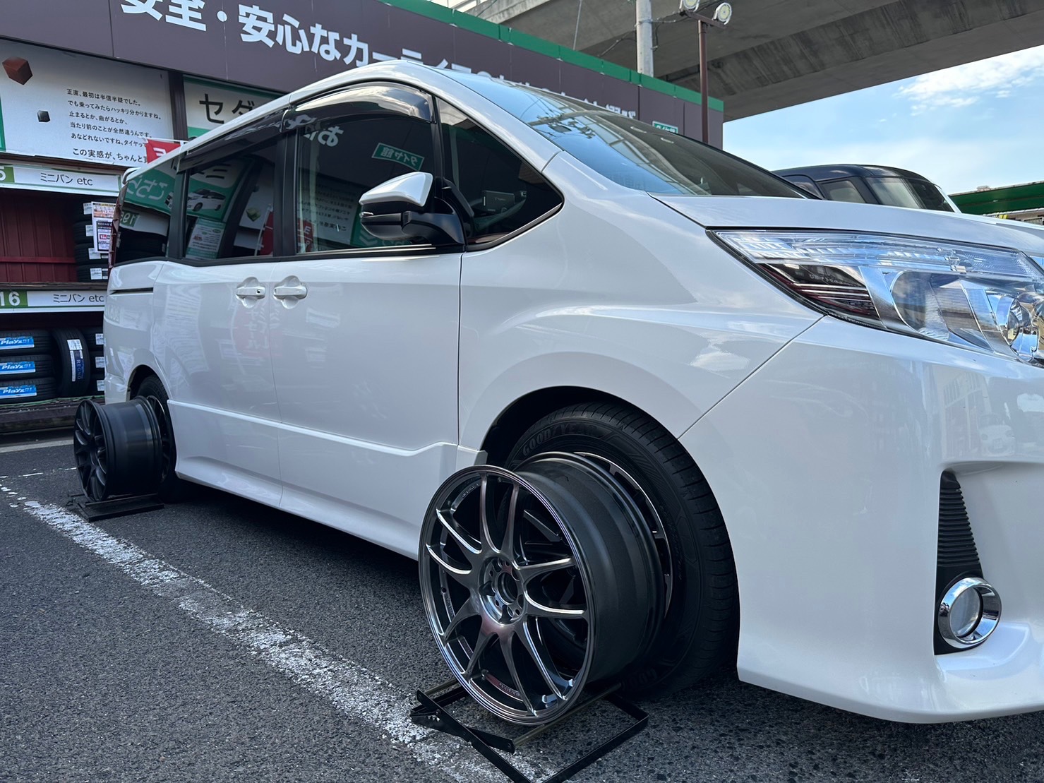 ノア WORK EMOTION CR Kiwami 装着！ | トヨタ ノア ホイール タイヤ