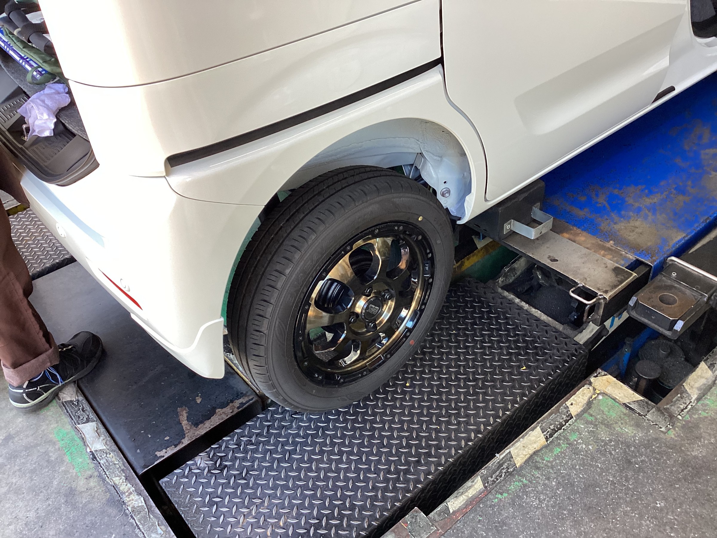 スズキ　スペーシア　新車☆　ホイールだけ移植(^▽^)/　１４インチ　マッドクロス　グレイス