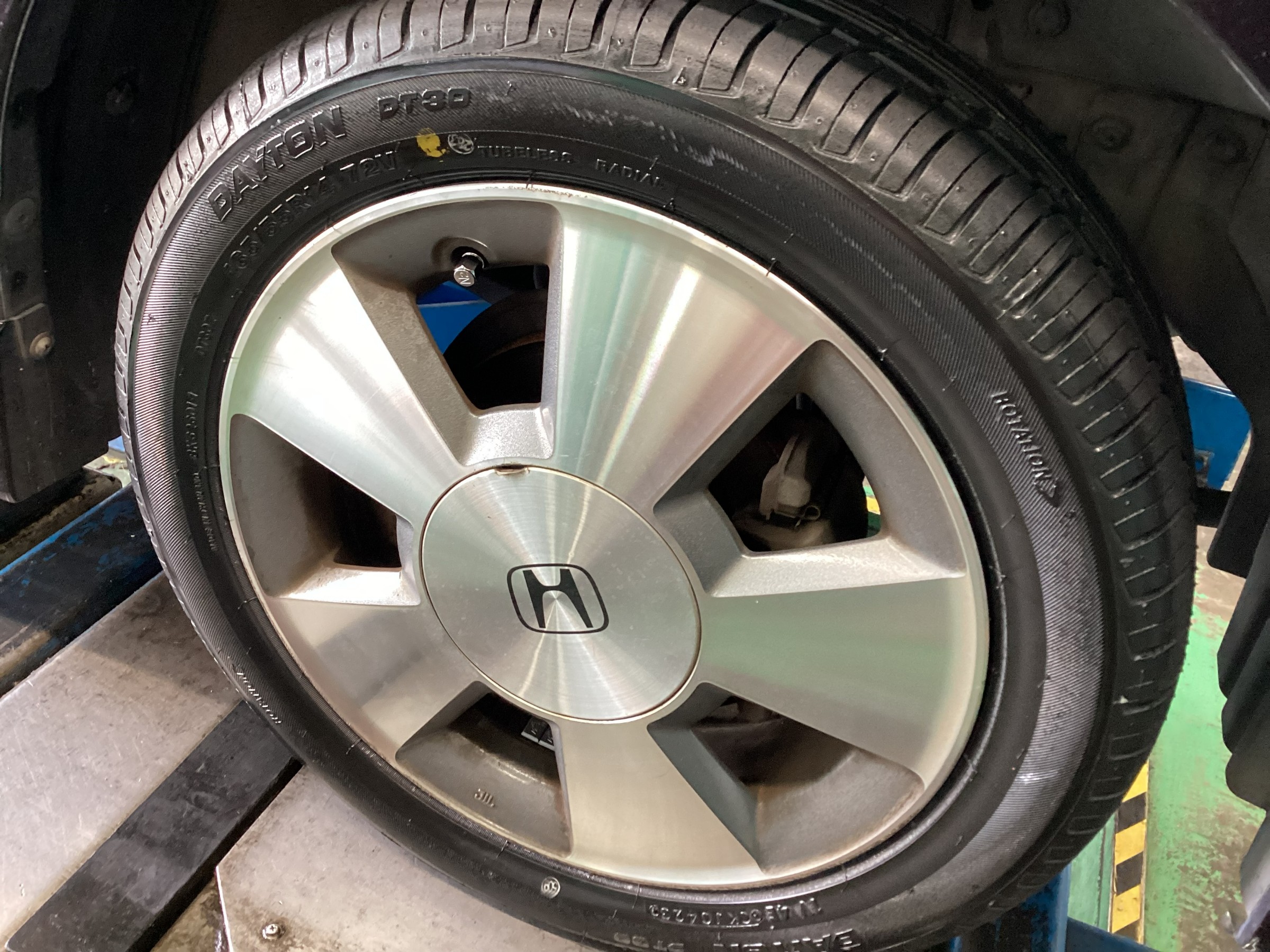 新品タイヤ装着完了