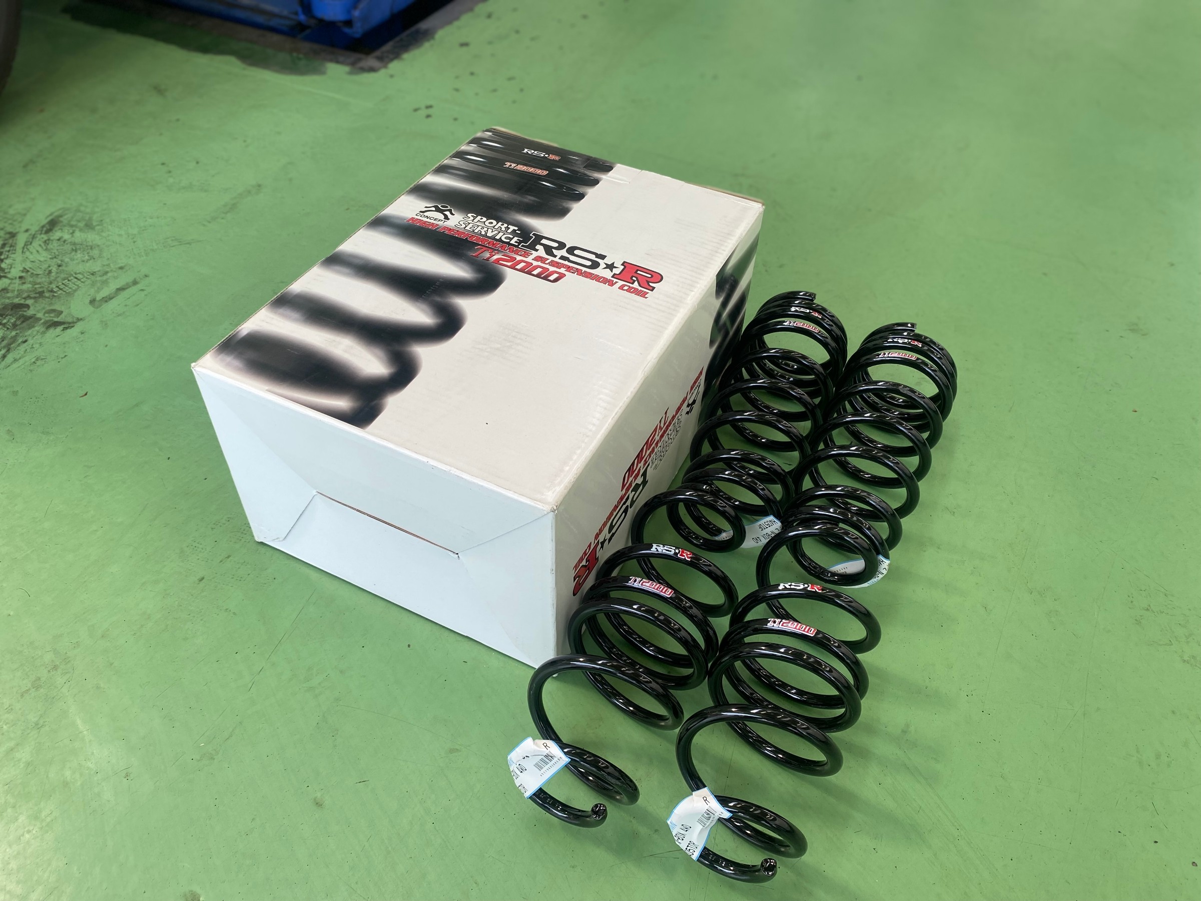 ホンダ JF2 N-BOXカスタム】ダウンサス取付 | 店舗おススメ情報 ホンダ JF2 N-BOXカスタム】ダウンサス取付 | 店舗おススメ情報