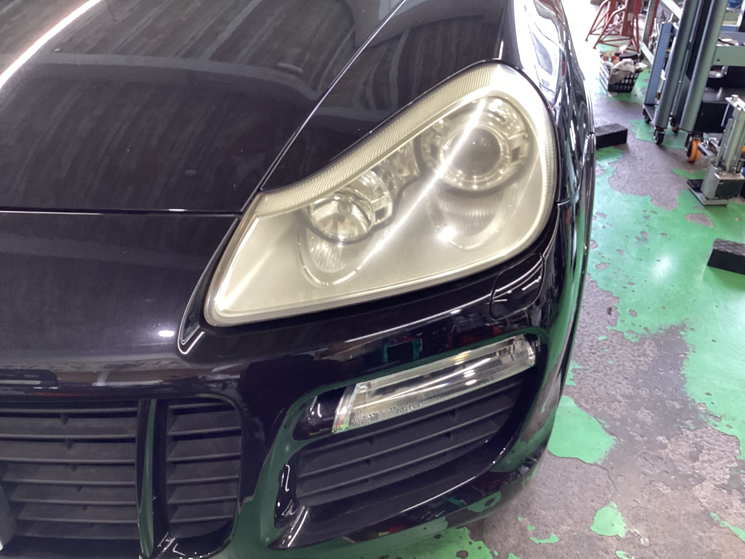 ポルシェ カイエンGTS ヘッドライトコーティング ポルシェ カイエン サービス事例 タイヤ館 西荻窪 東京都のタイヤ、カー