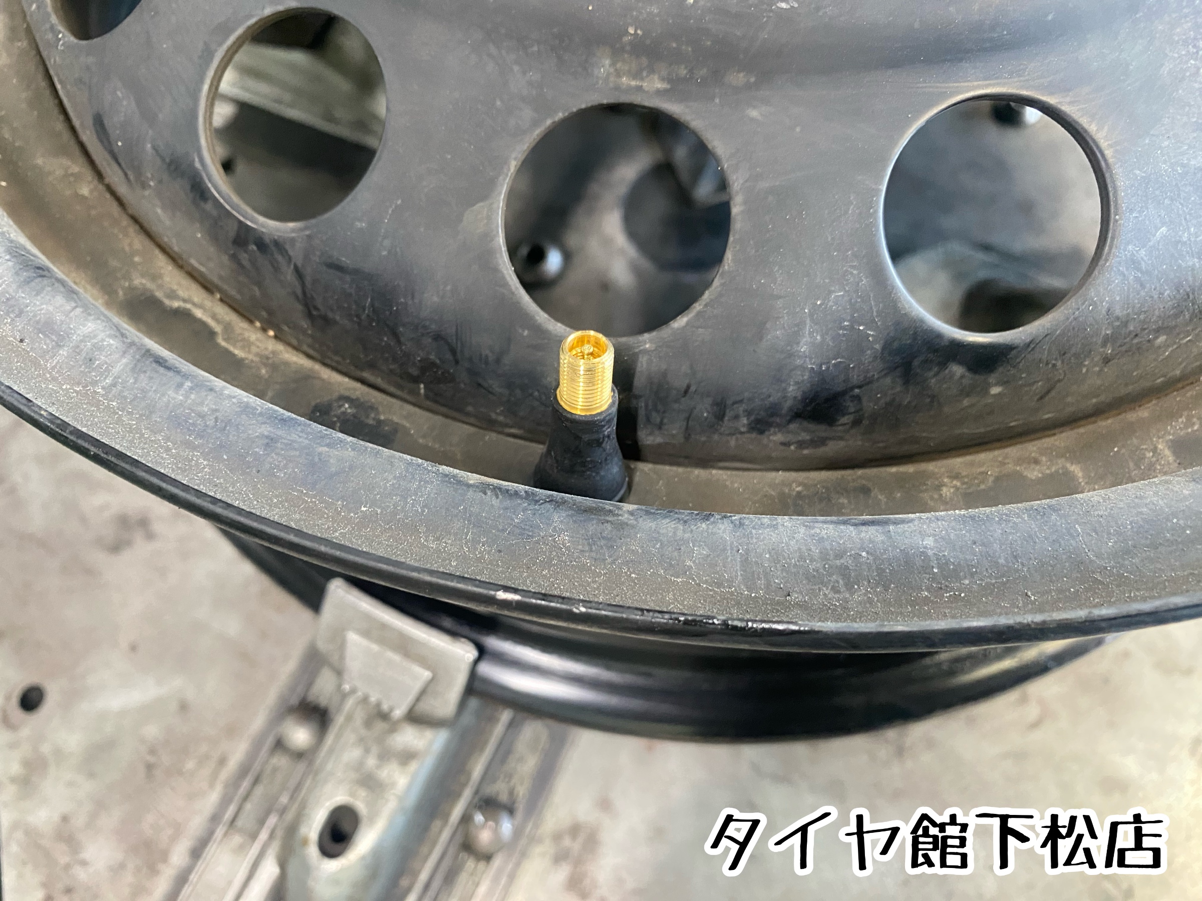 タイヤ館下松店　ブリヂストン　タイヤ交換　オイル交換　バッテリー交換　ワイパー交換　エアコンフィルター交換　アライメント調整　トヨタ　カローラフィールダー　オールシーズンタイヤ　マルチウェザー
