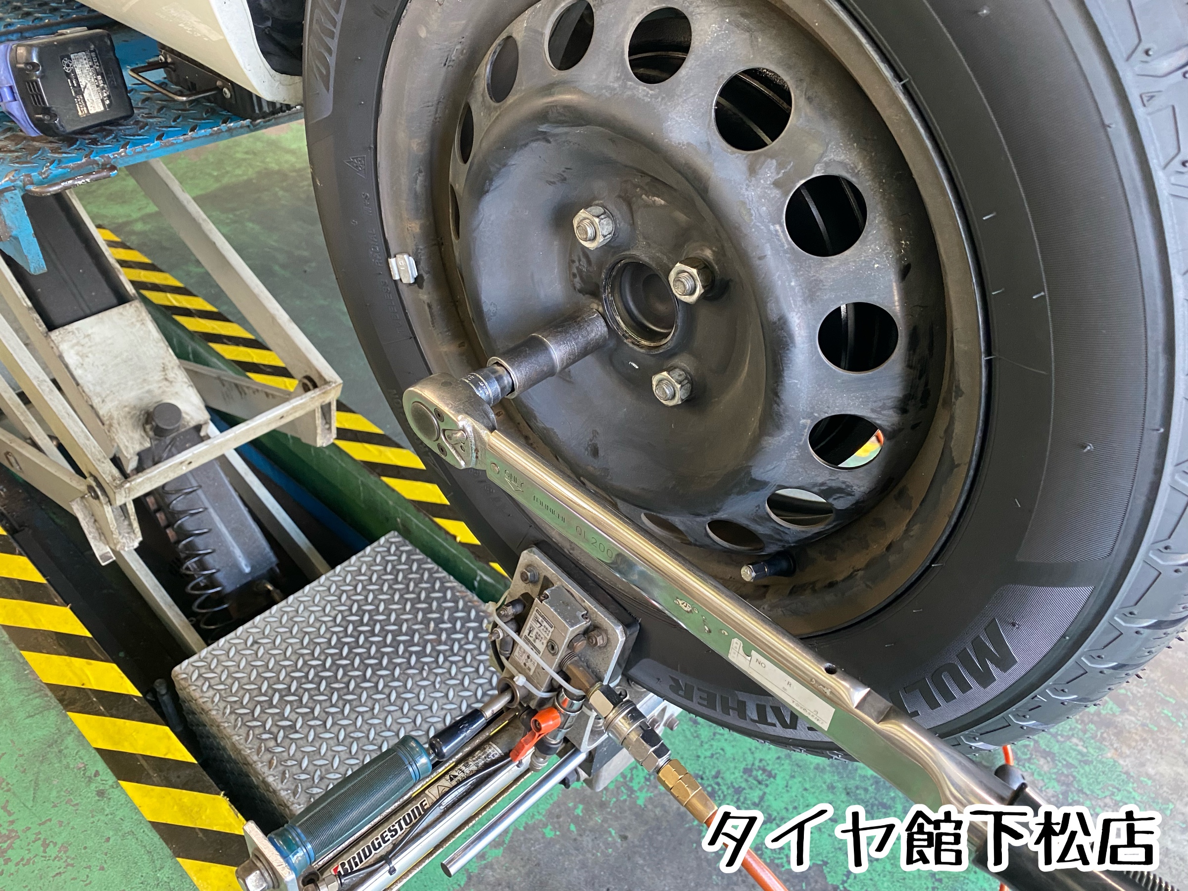 タイヤ館下松店　ブリヂストン　タイヤ交換　オイル交換　バッテリー交換　ワイパー交換　エアコンフィルター交換　アライメント調整　トヨタ　カローラフィールダー　オールシーズンタイヤ　マルチウェザー