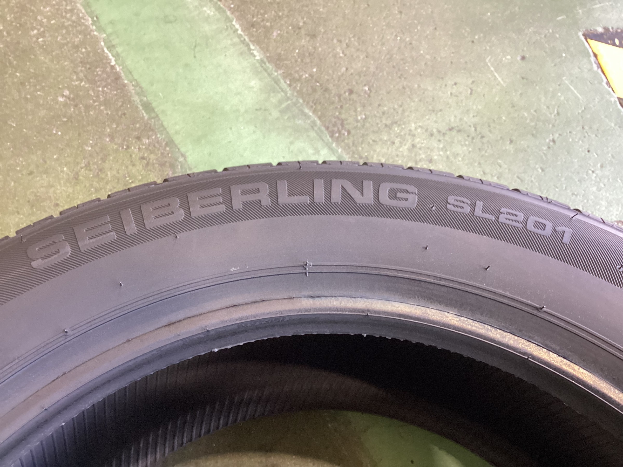 マツダ　プレマシー　セイバーリングSL201へタイヤ交換　タイヤ館五日市