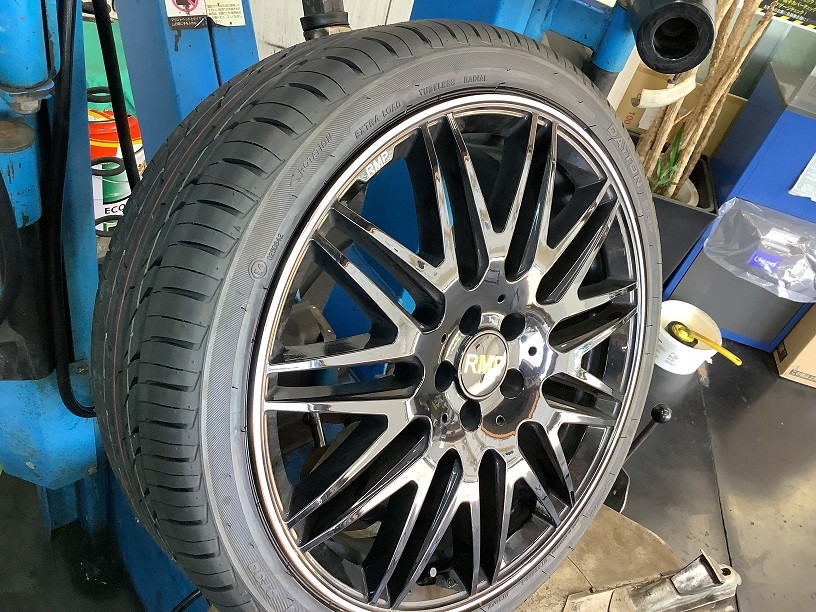 トヨタ プリウス タイヤ交換 215/40R18 デイトンDT30 その①