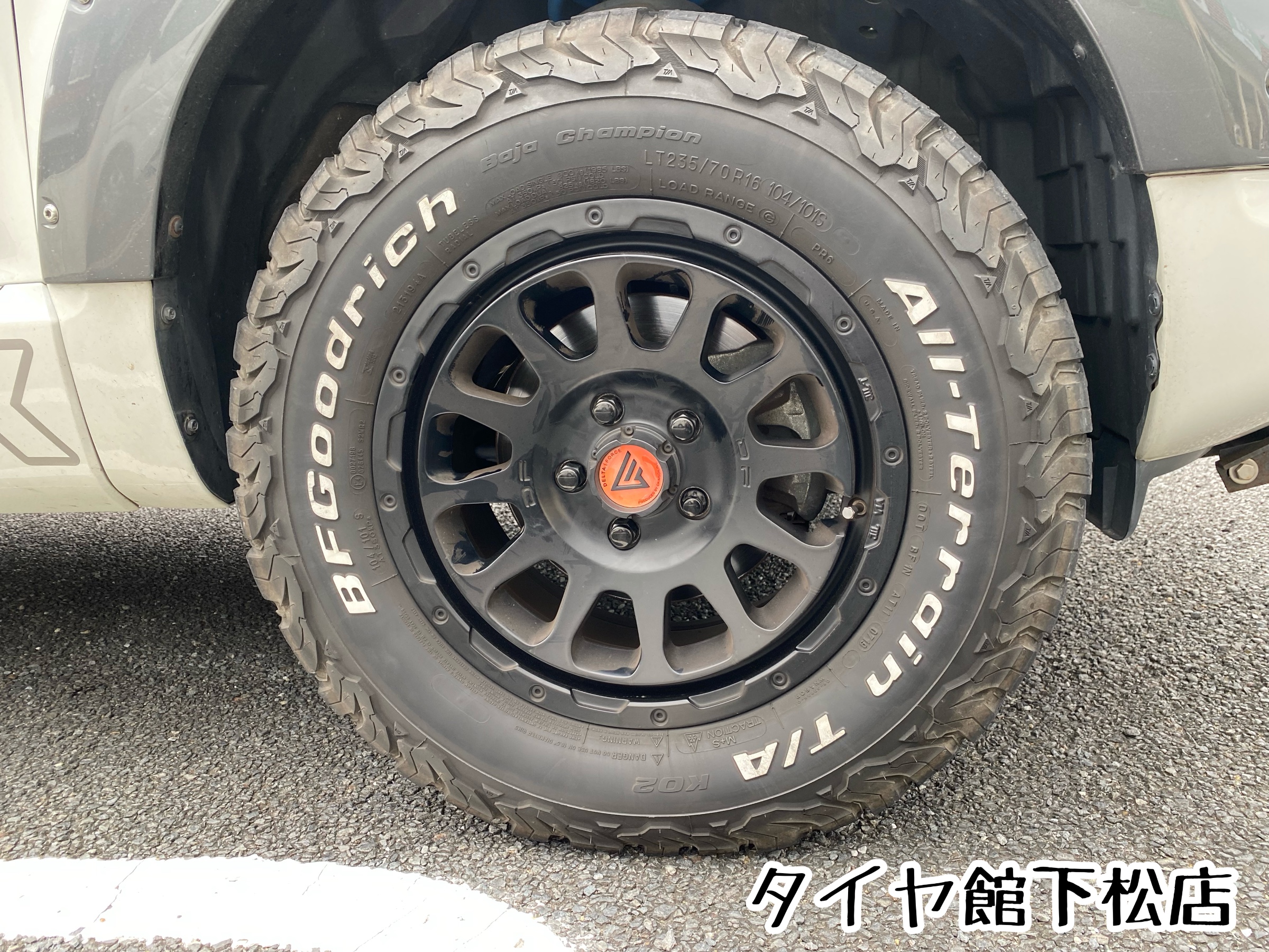 タイヤ館下松店　ブリヂストン　アライメント調整　三菱　デリカ　デリカD:5 リフトアップ