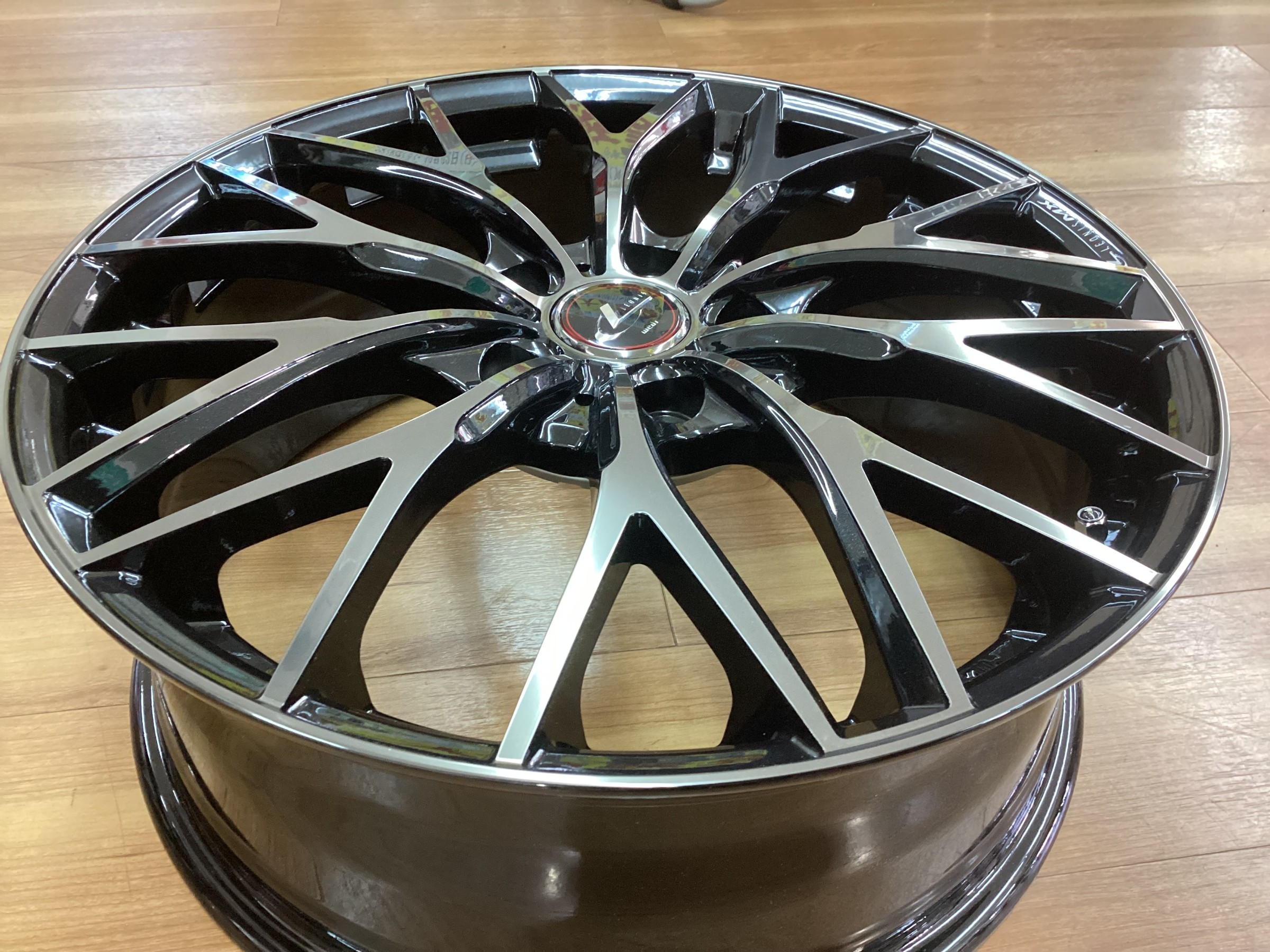 レオン様 期間限定展示中】LEONIS MX／LEONIS SK | 店舗おススメ情報 | タイヤ館