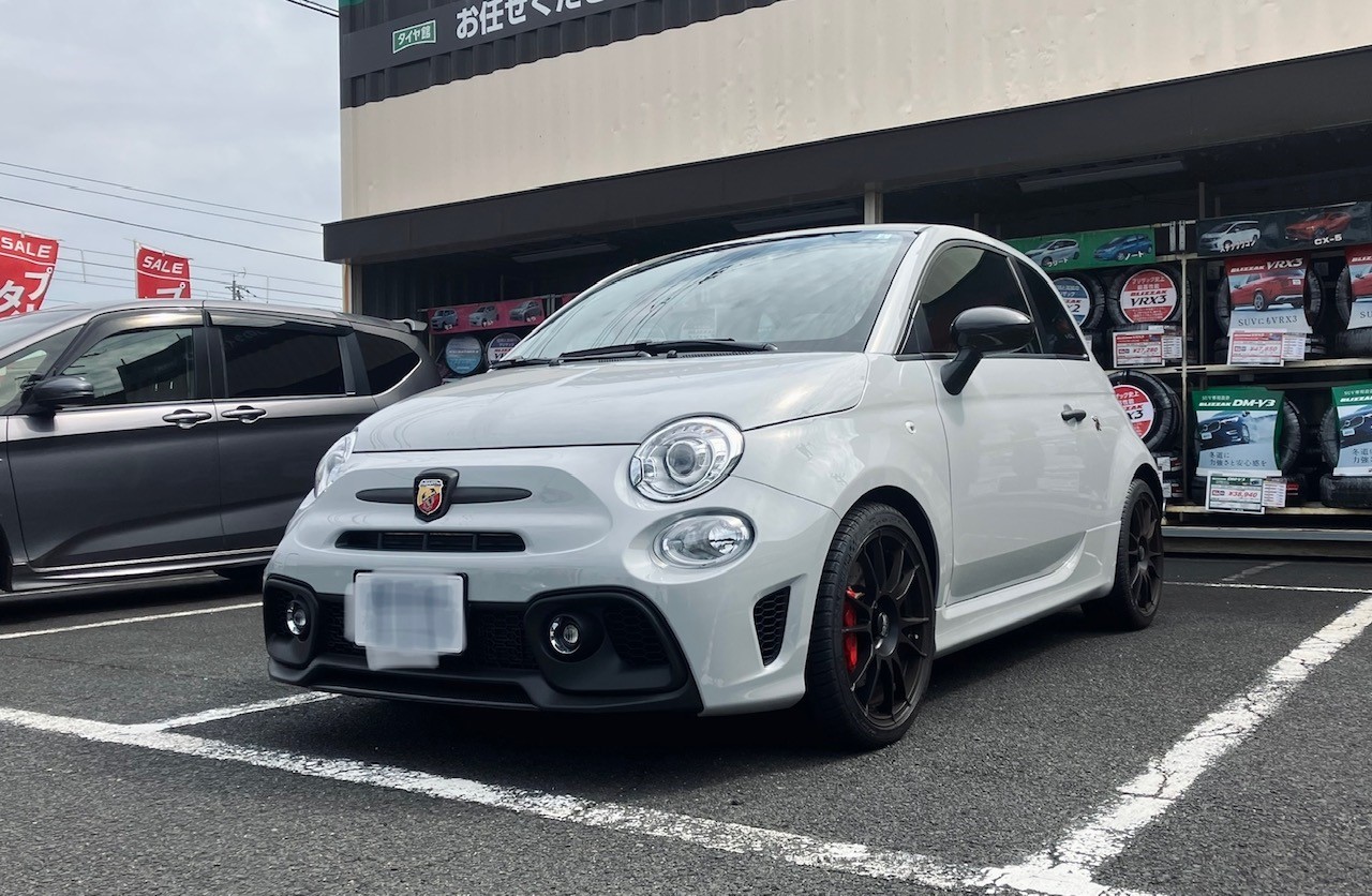 ABARTH 695Competizioneを納車後速攻ローダウン！ | アバルト 695