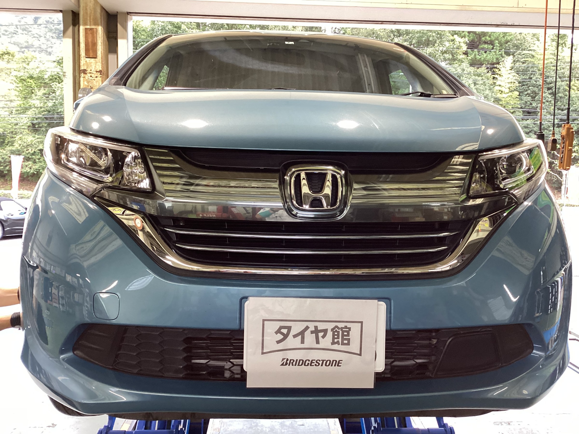 タイヤ交換作業（ブリヂストン エコピアNH200C） ホンダ