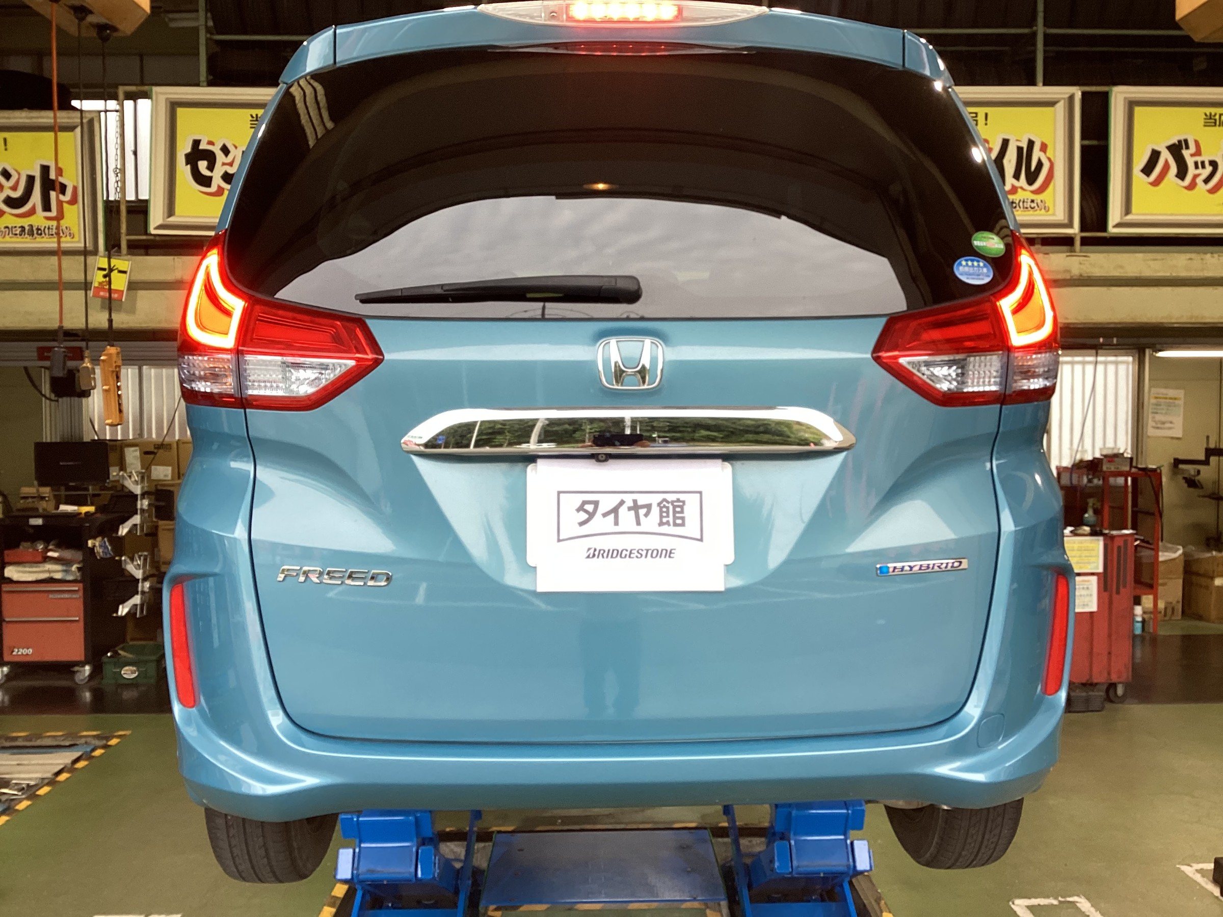タイヤ交換作業（ブリヂストン エコピアNH200C） ホンダ