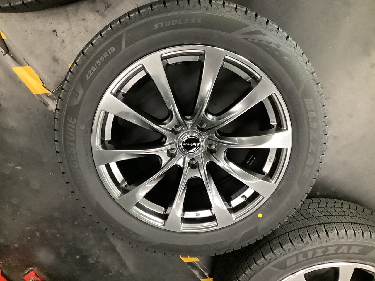 トヨタ クラウンクロスオーバー スタッドレスタイヤセット取付 トヨタ クラウンクロスオーバー スタッドレスタイヤセット取付