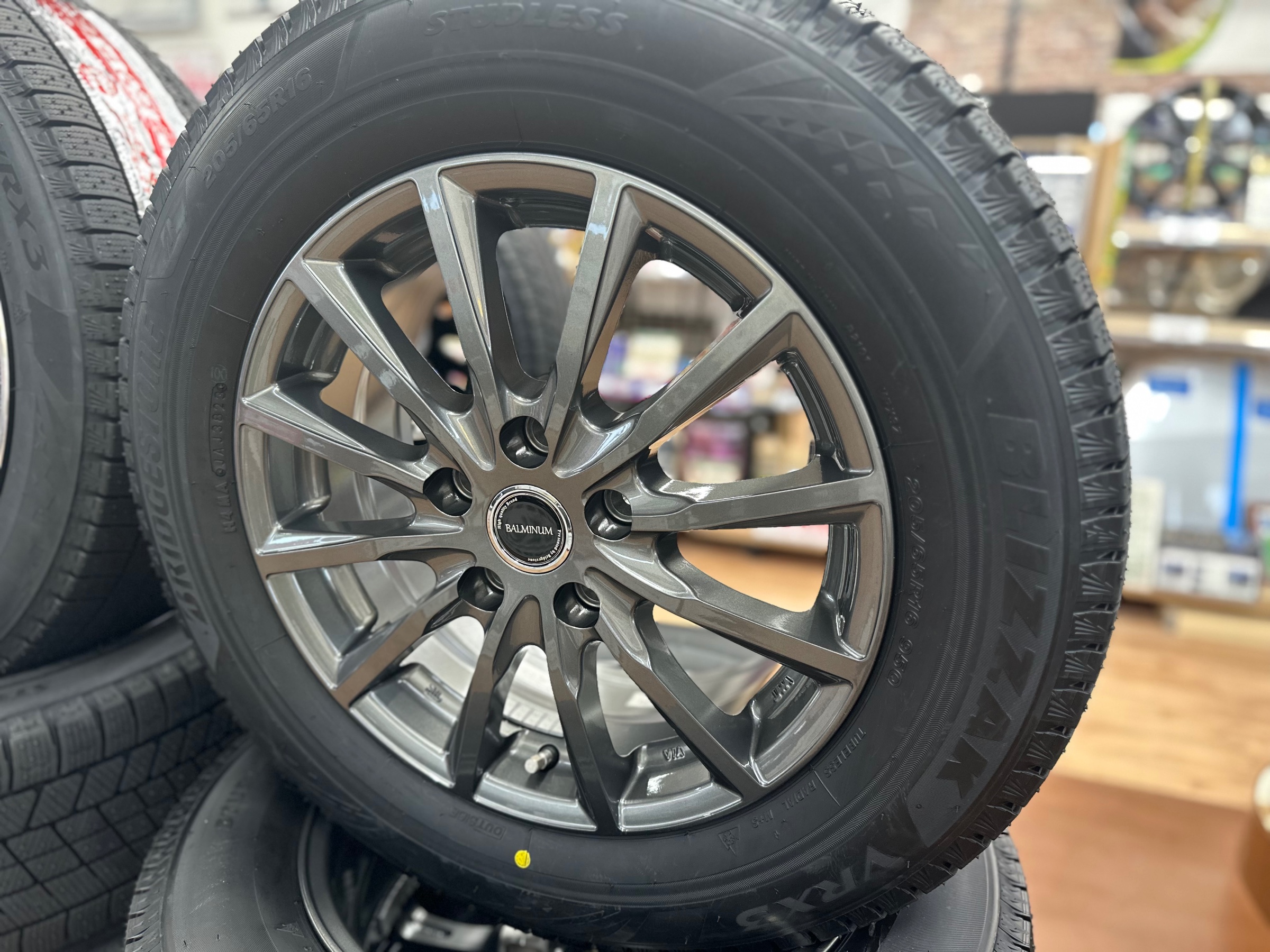 205/65 R16 タイヤ＆ホイール未使用品 トヨタヤリスクロス等、5穴 205/65 R16 タイヤ＆ホイール未使用品 トヨタヤリスクロス等、5