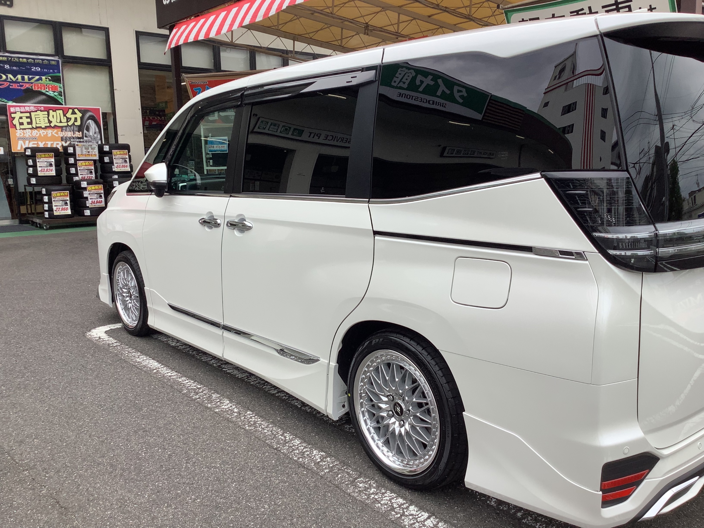 90系VOXY」のユーザーの方必見‼️ アルミホイール交換紹介 | 店舗お 
