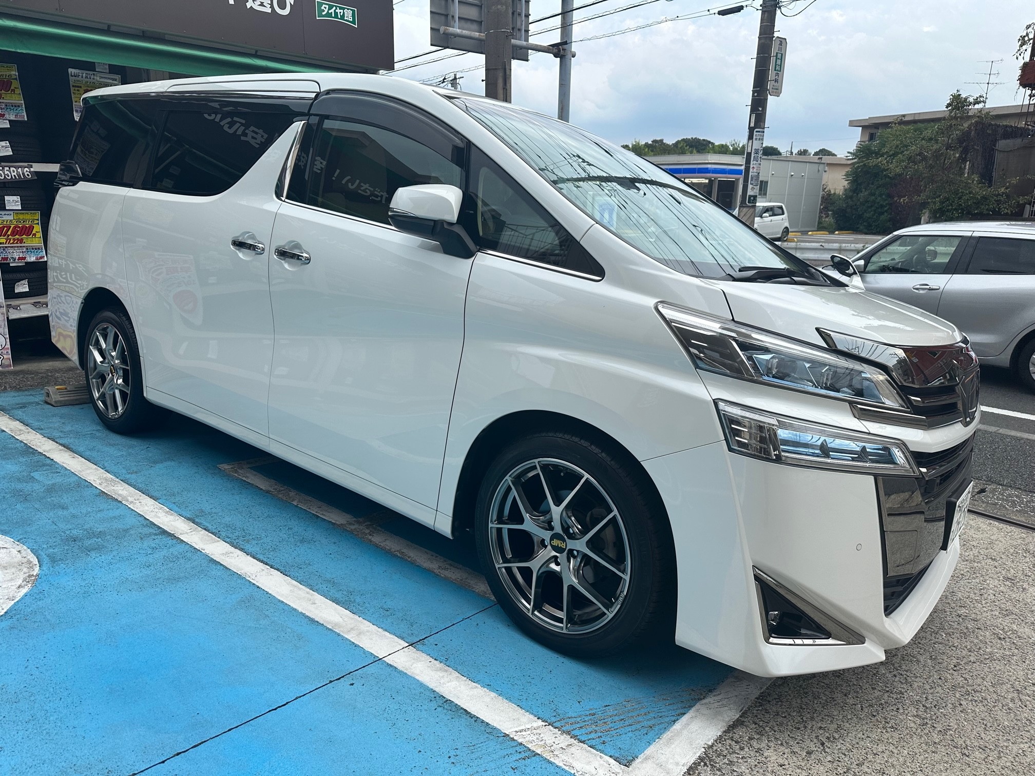 トヨタ ヴェルファイア RMP 025F 19インチ取付 | 店舗おススメ情報 