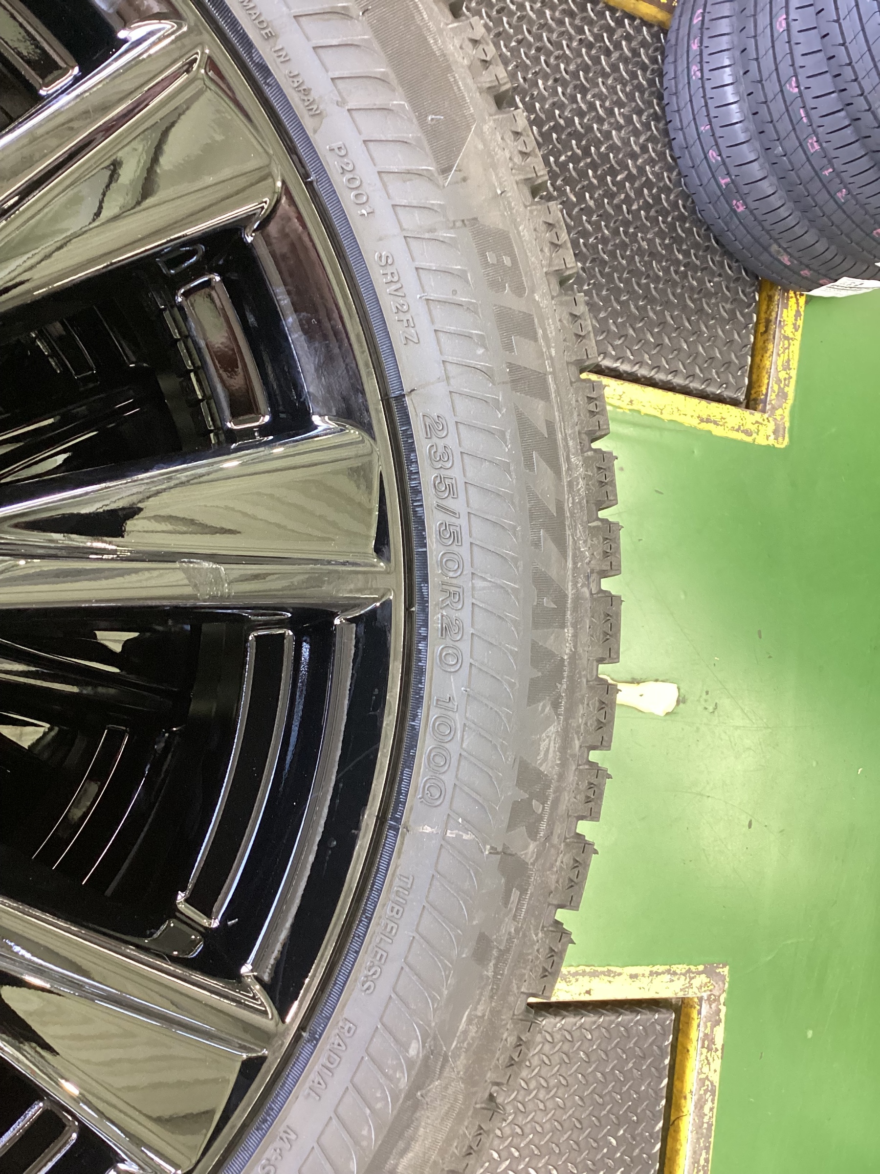 新型レクサスNX スタッドレスタイヤ | 店舗おススメ情報 | タイヤ館