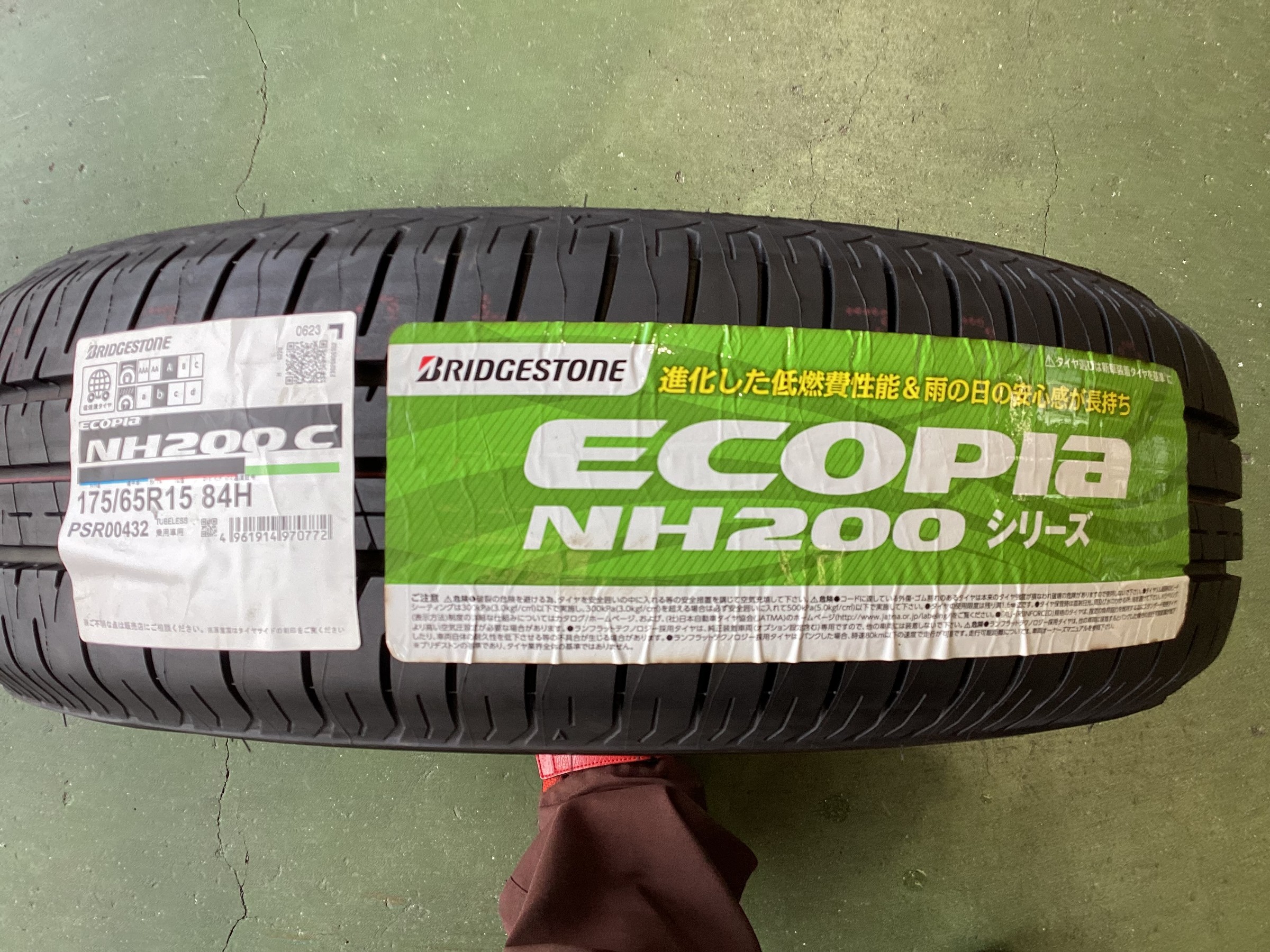 トヨタ　アクア　エコピアNH200Cへタイヤ交換　タイヤ館五日市