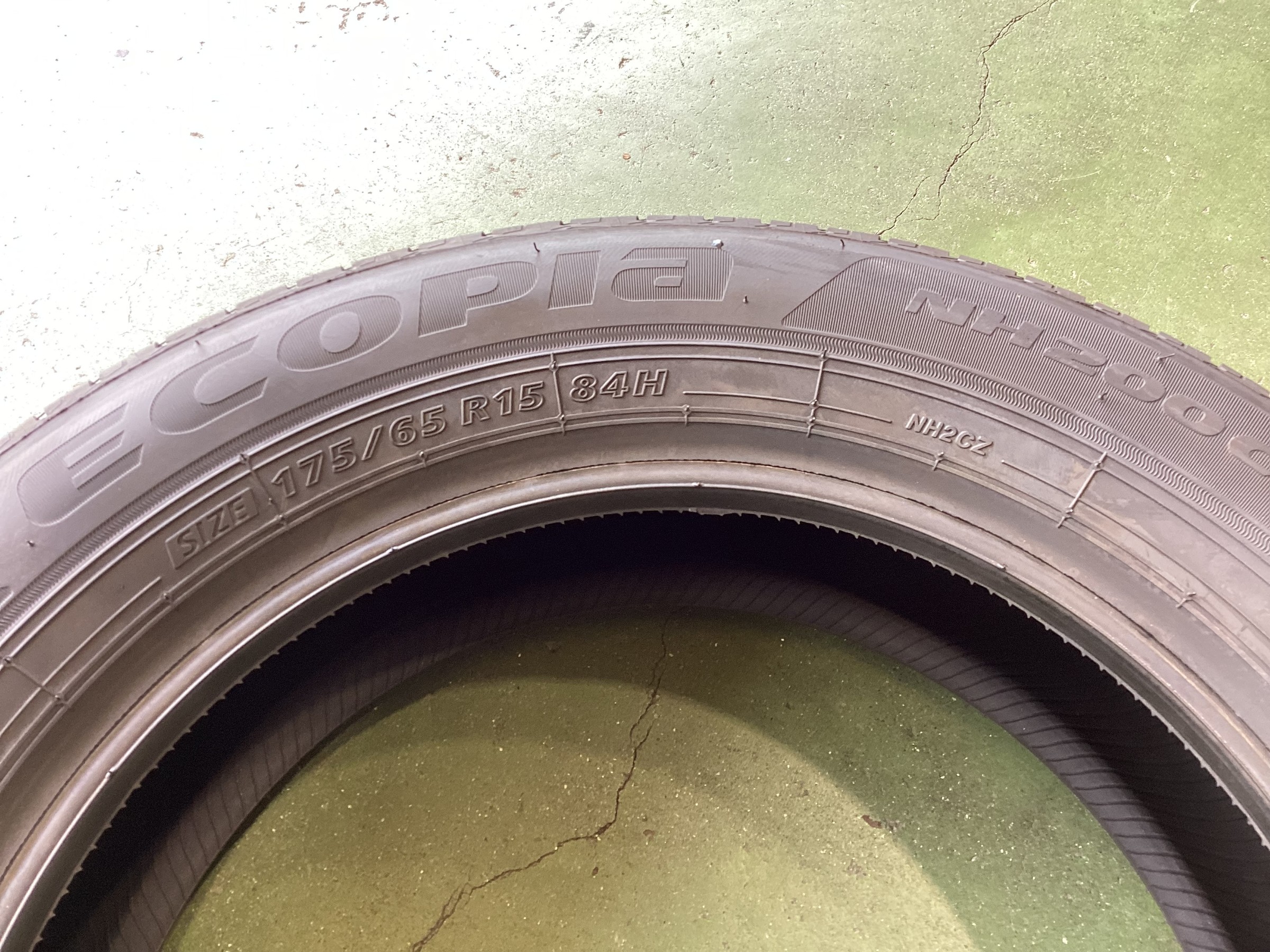 トヨタ　アクア　エコピアNH200Cへタイヤ交換　タイヤ館五日市