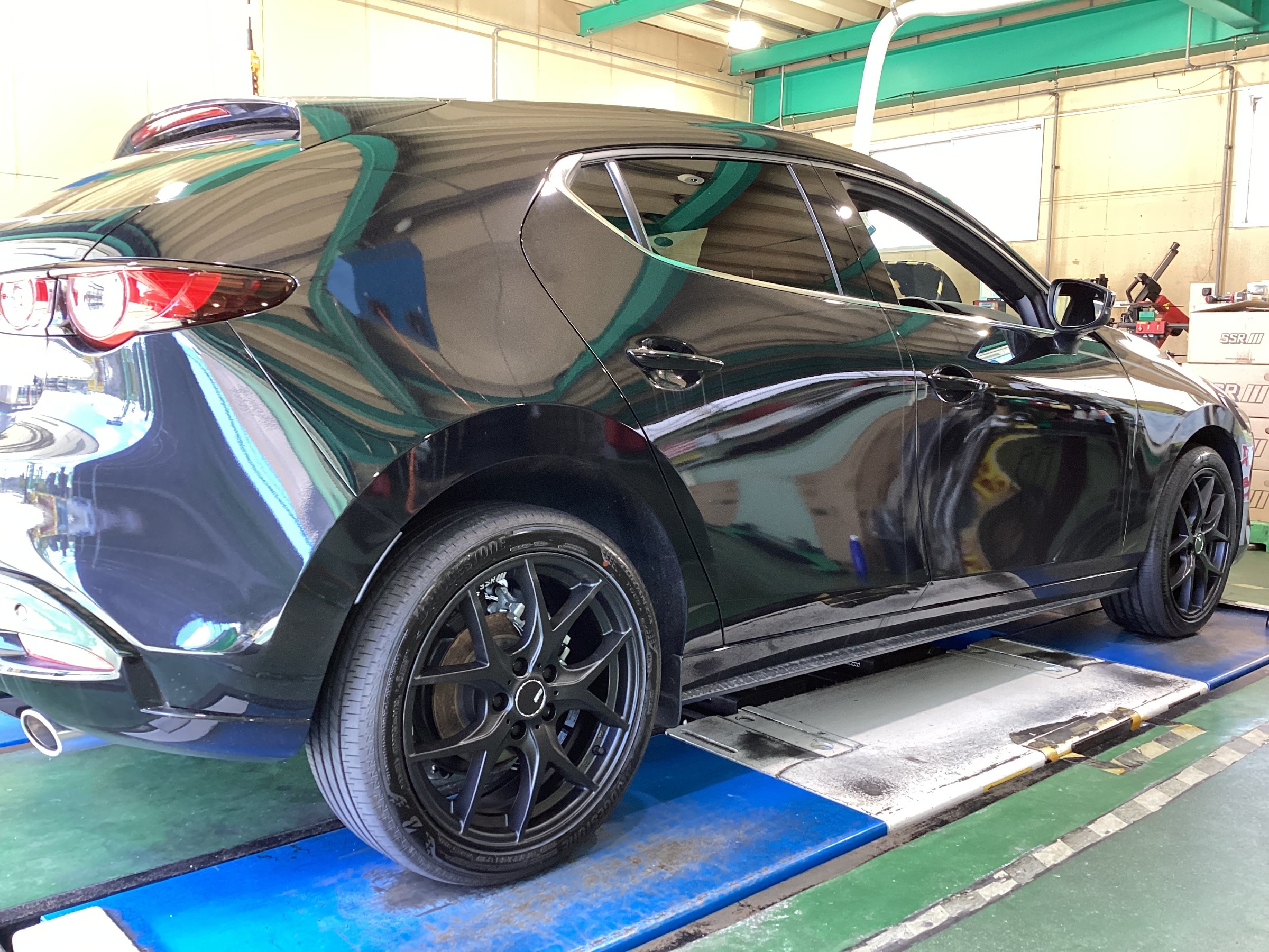 MAZDA3 ホイール交換 18ｲﾝﾁ SSR GT V03 | 店舗おススメ情報 | タイヤ館